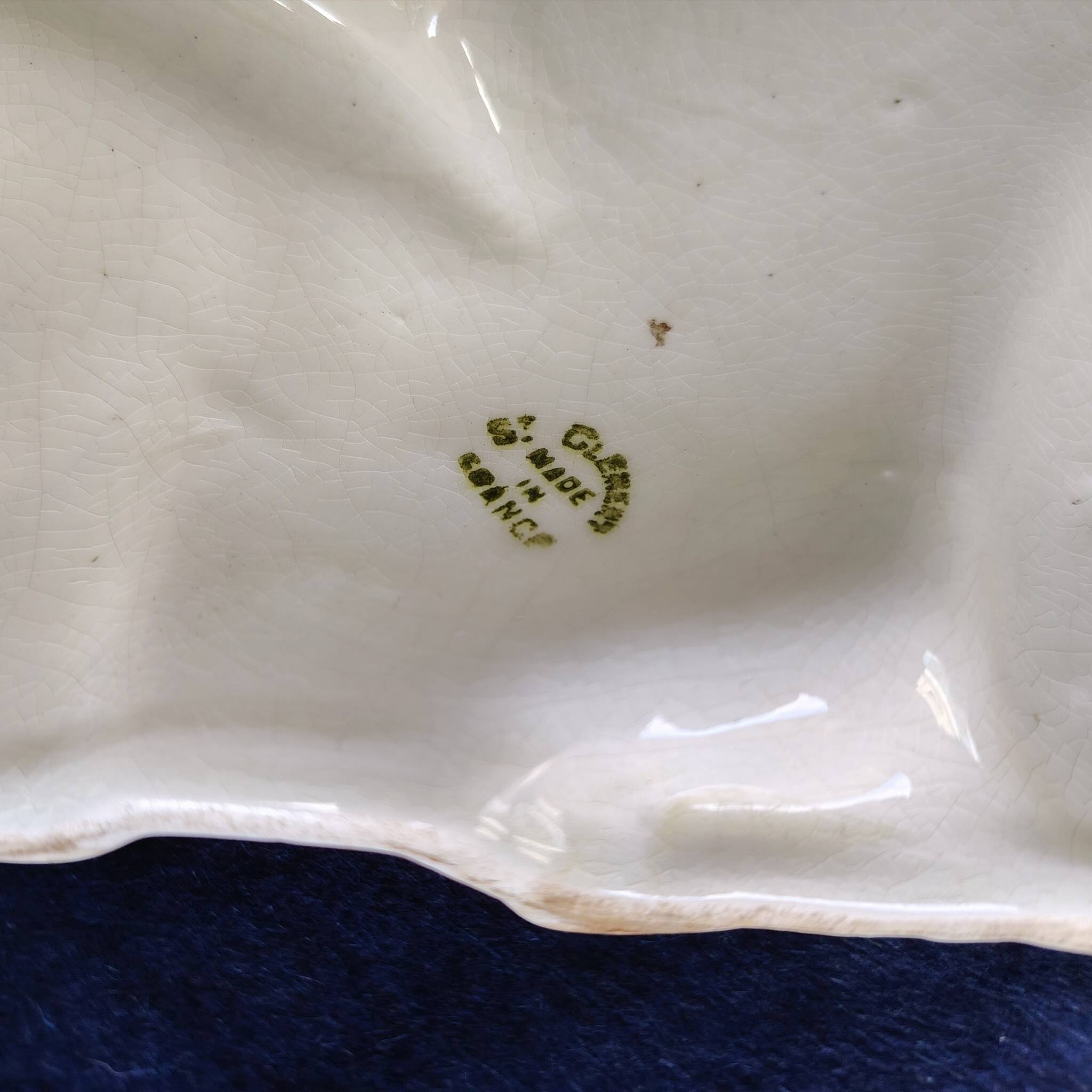 Cracked earthenware rabbit, Lemanceau, Saint Clément