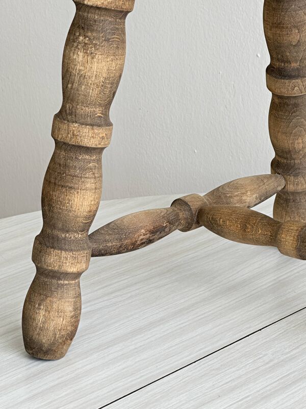 Tabouret tripode ancien en bois