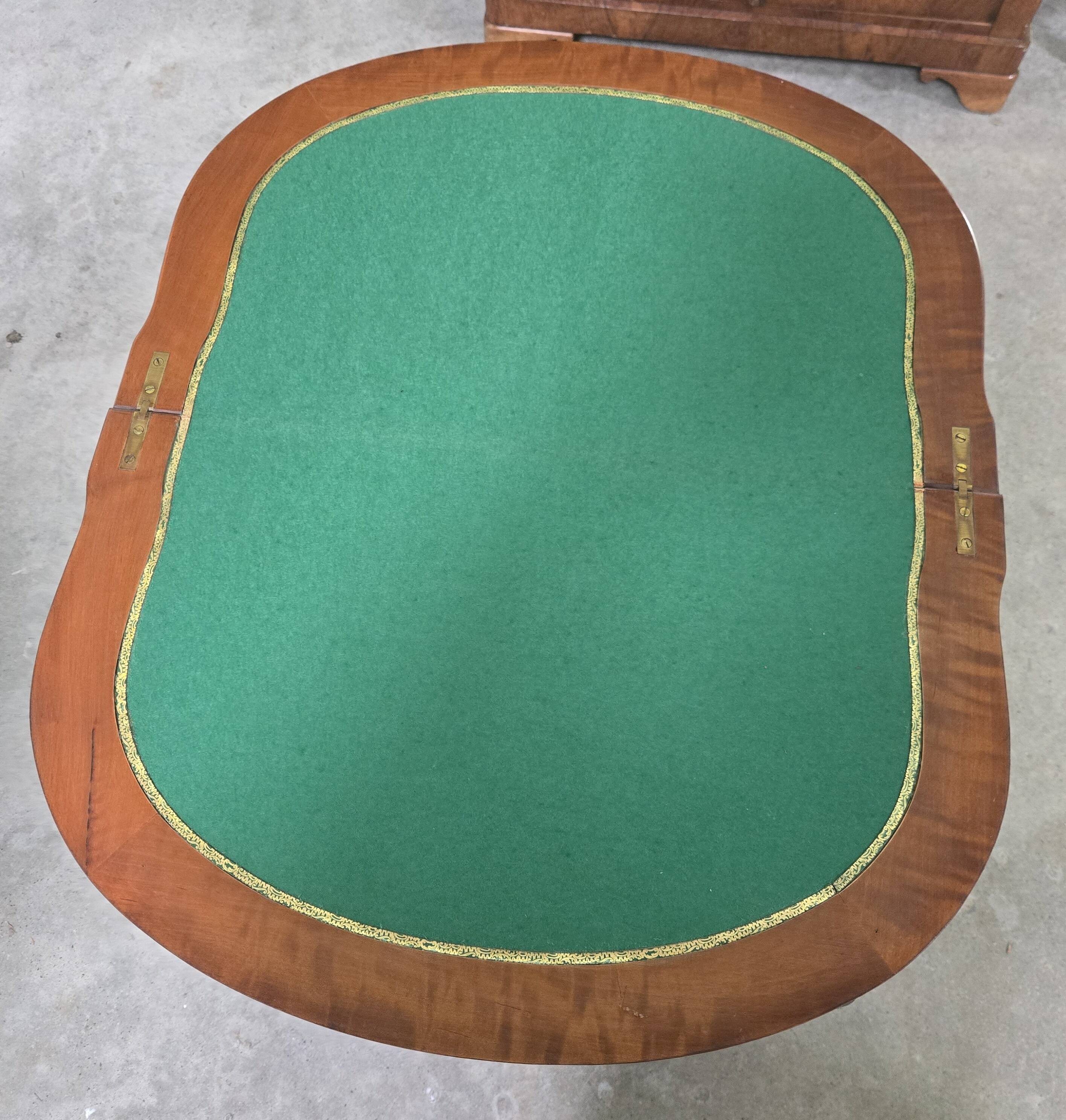 Half-moon gaming table in Louis XV style, made of precious wood marquetry.