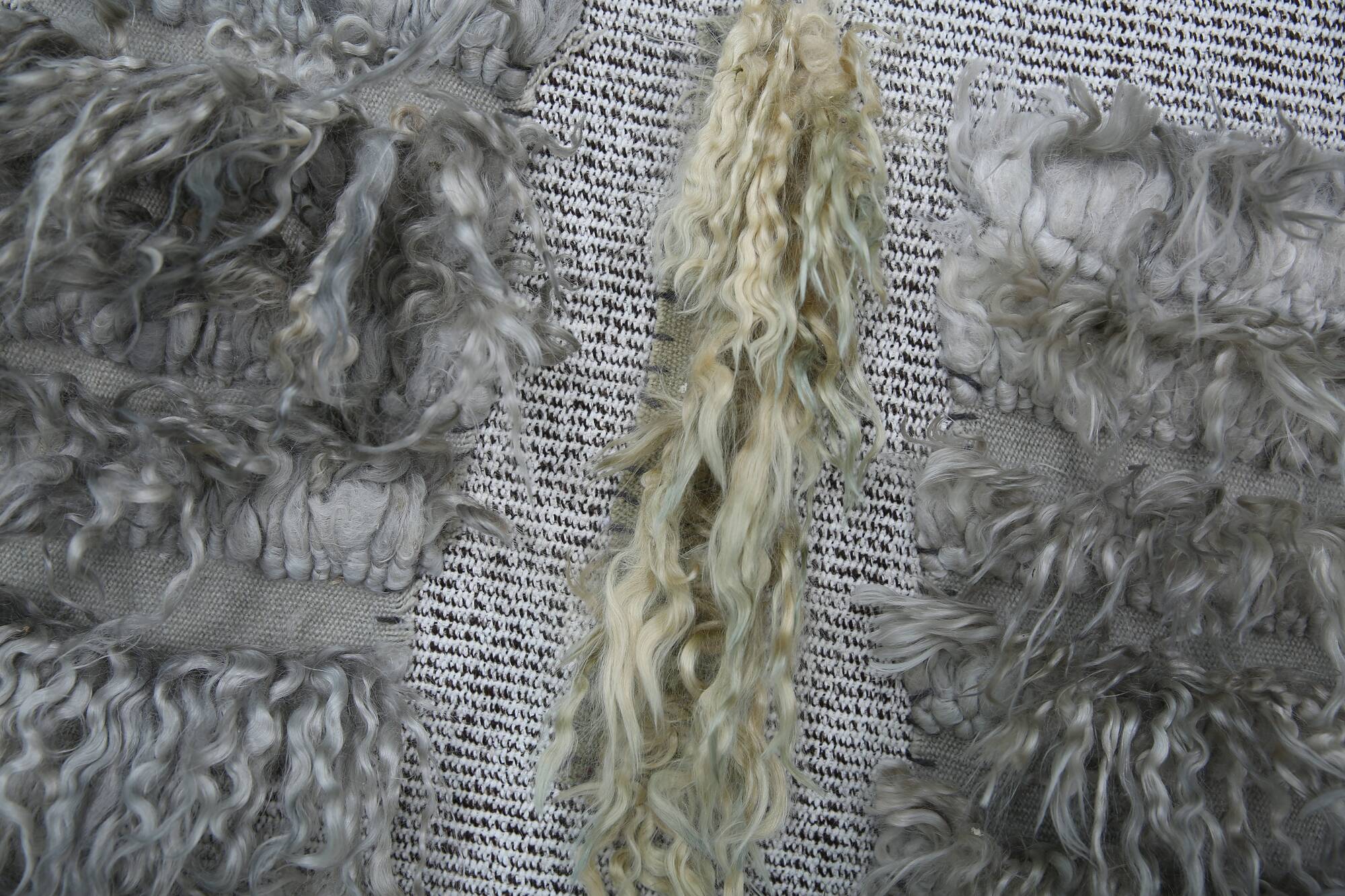 Tapis Mural Vintage Texturé en Laine Naturelle – Tons Gris & Crème, 90x98