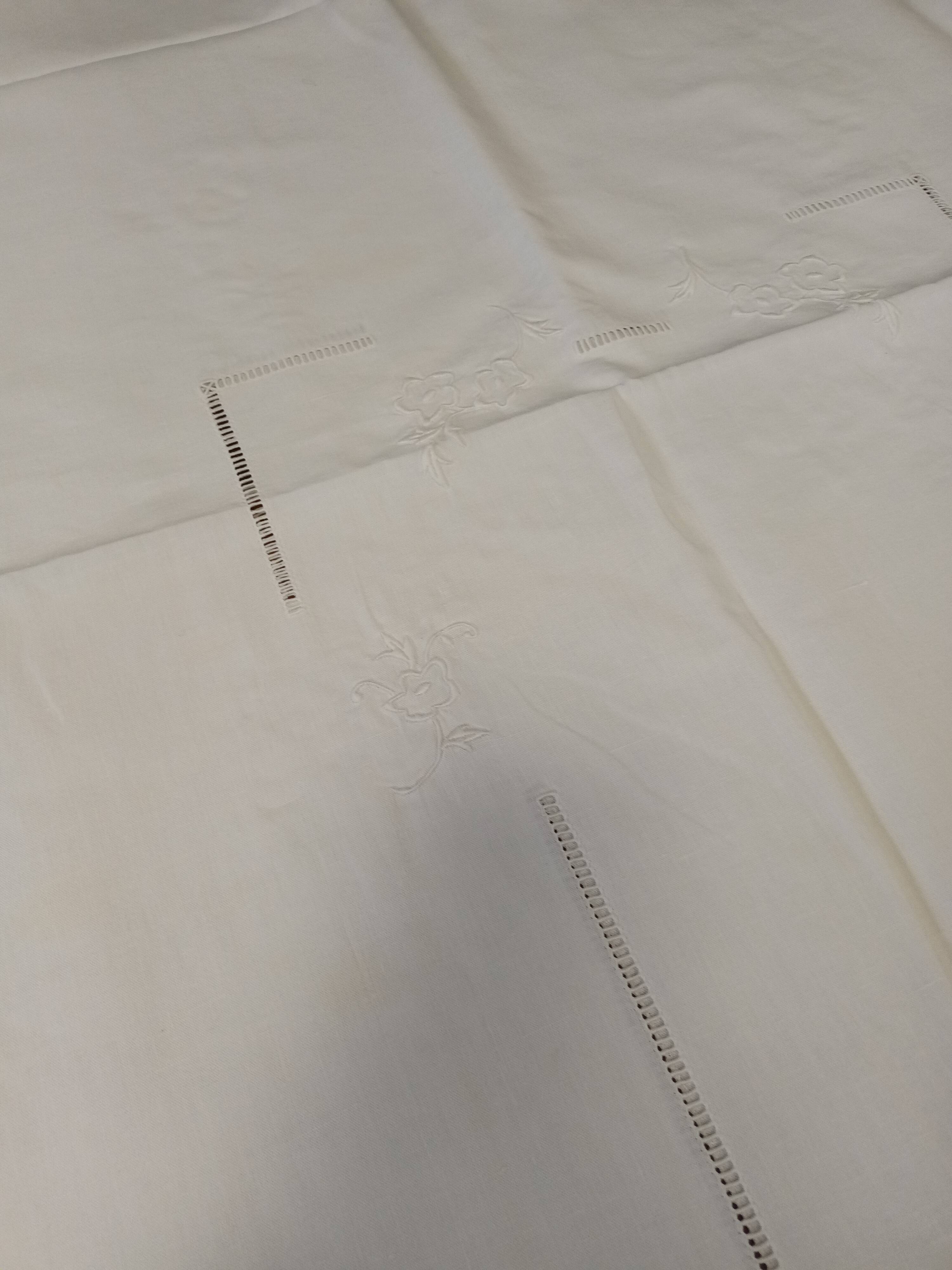 Tablecloth and 6 napkins