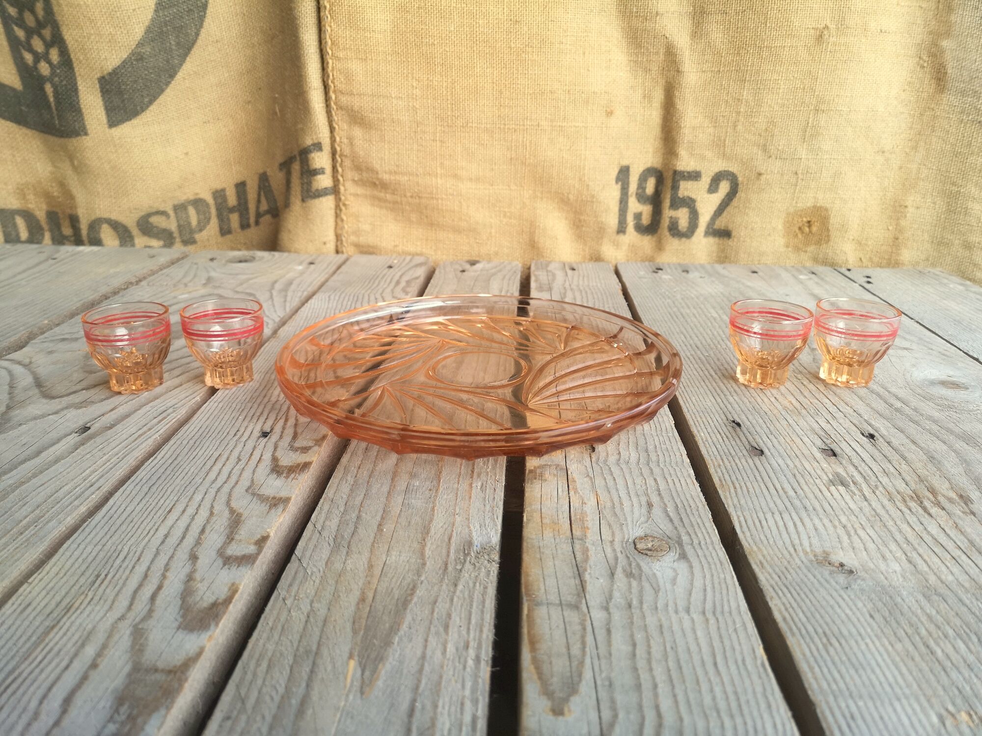 Ancient Rose Glass Plate with 4 Small Liqueur Glasses