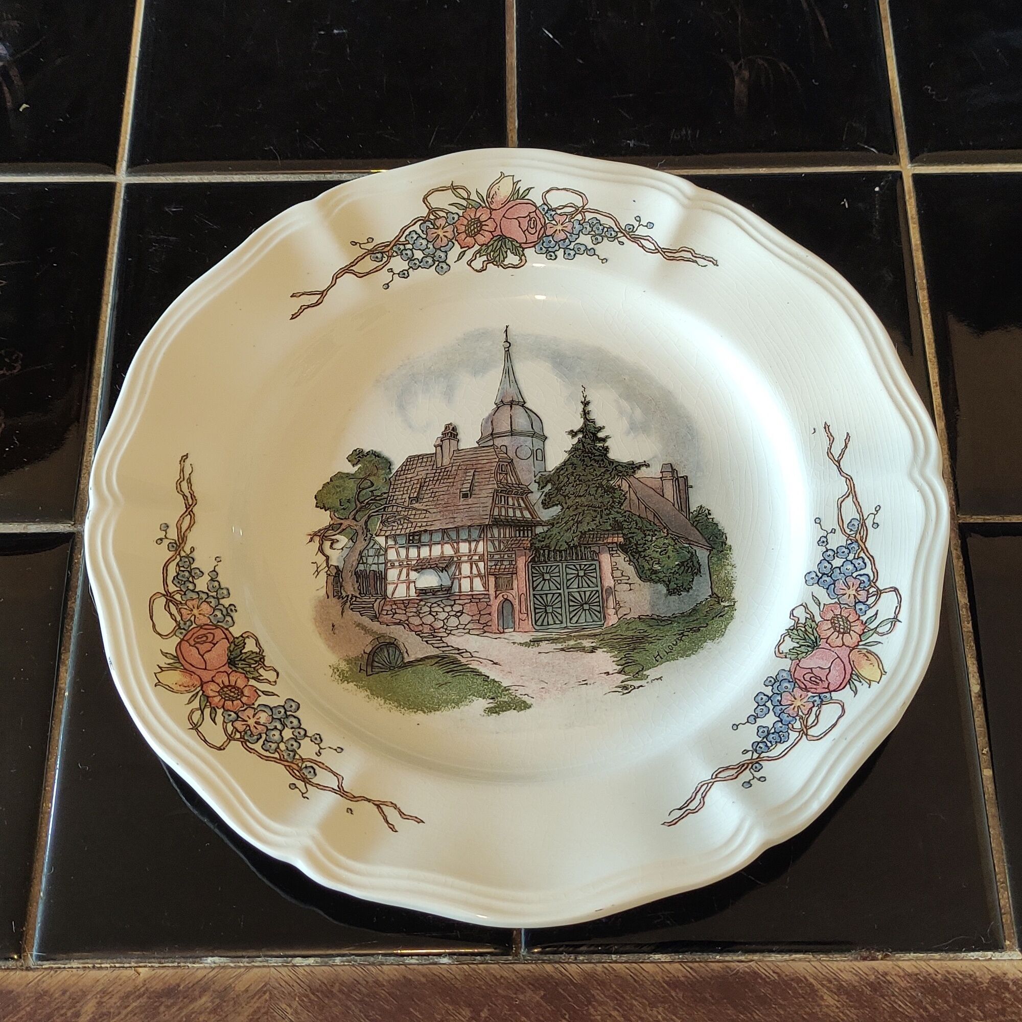 Service of 12 dessert plates and its serving dish - Obernai - Sarreguemines - Henry Loux