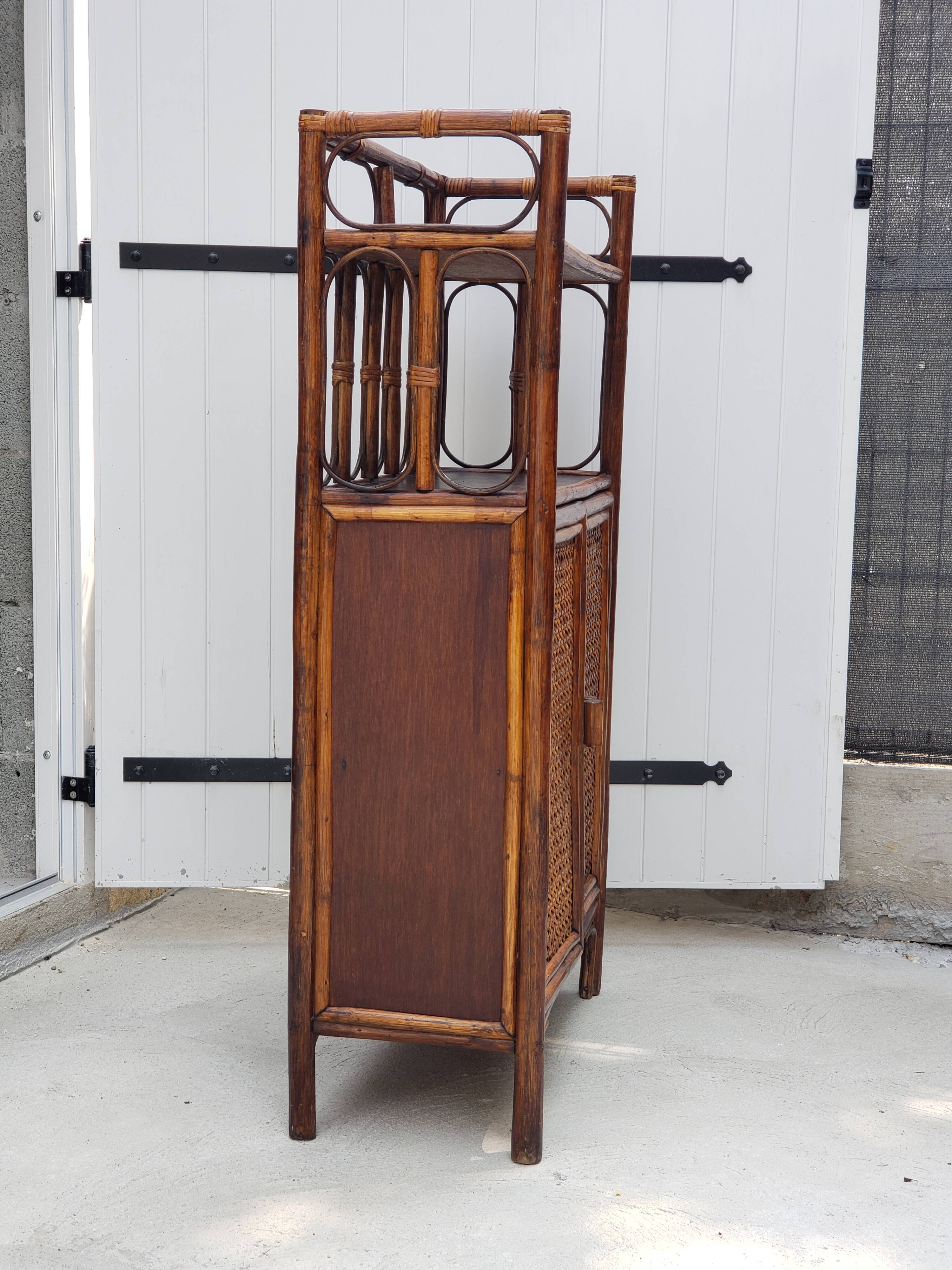 Meuble en rotin vintage des années 70