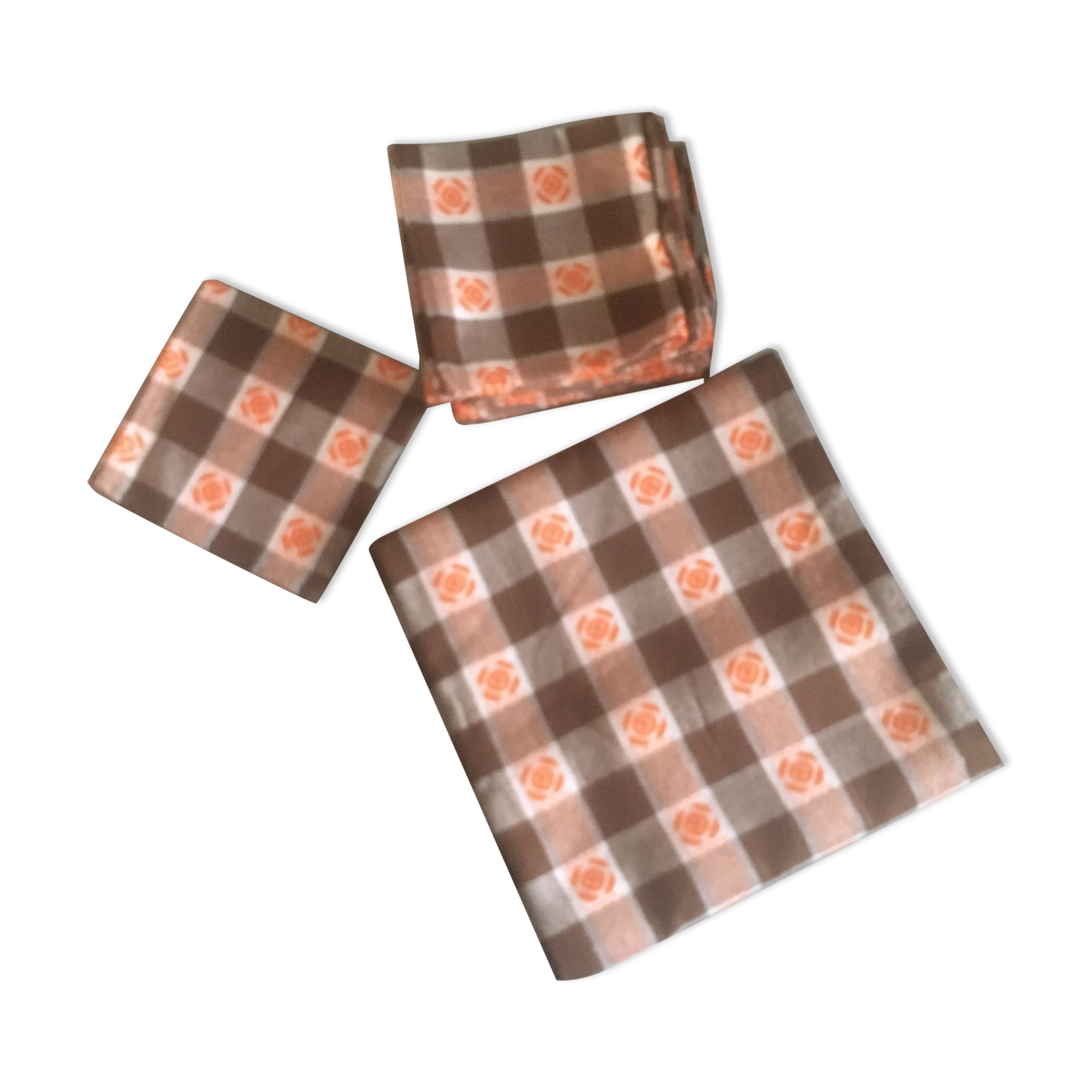 Tablecloth and 12 vintage towels