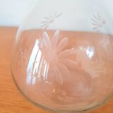 Carafe en verre gravé vintage