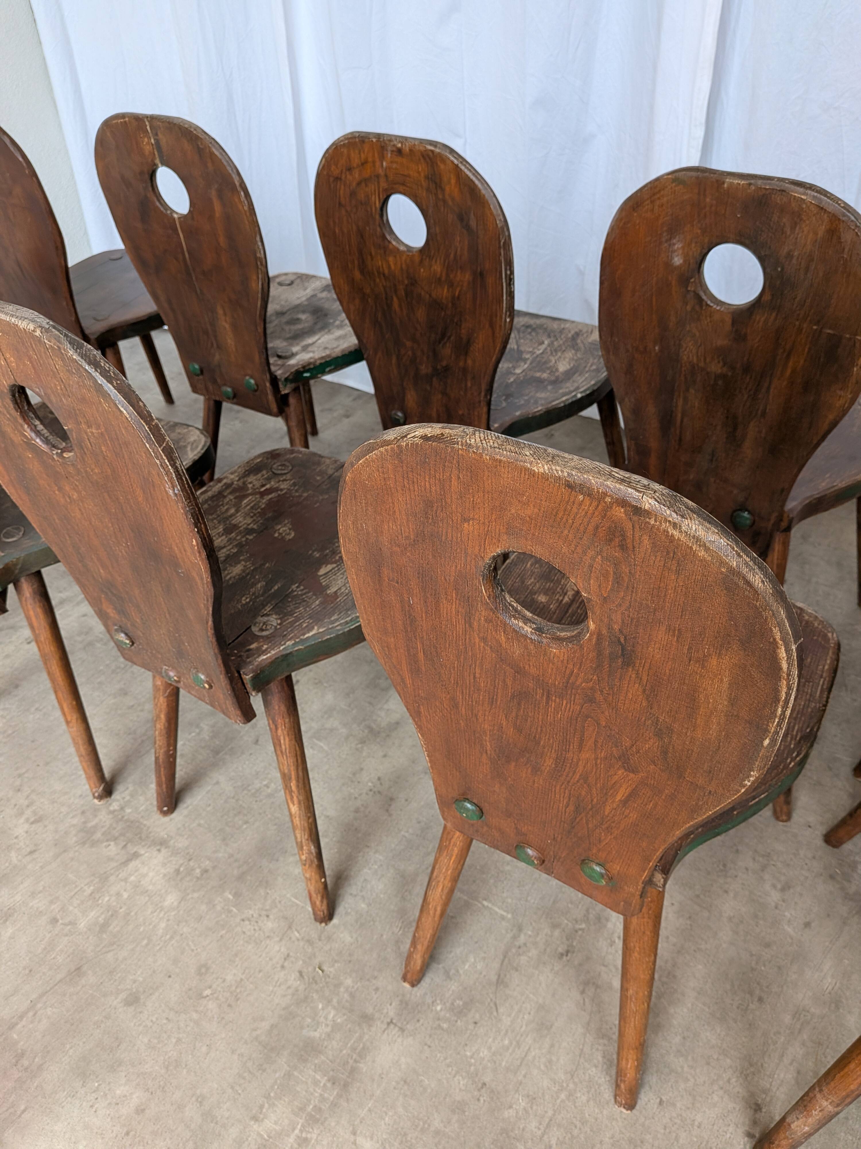 8 chaises brutalistes vintage en bois