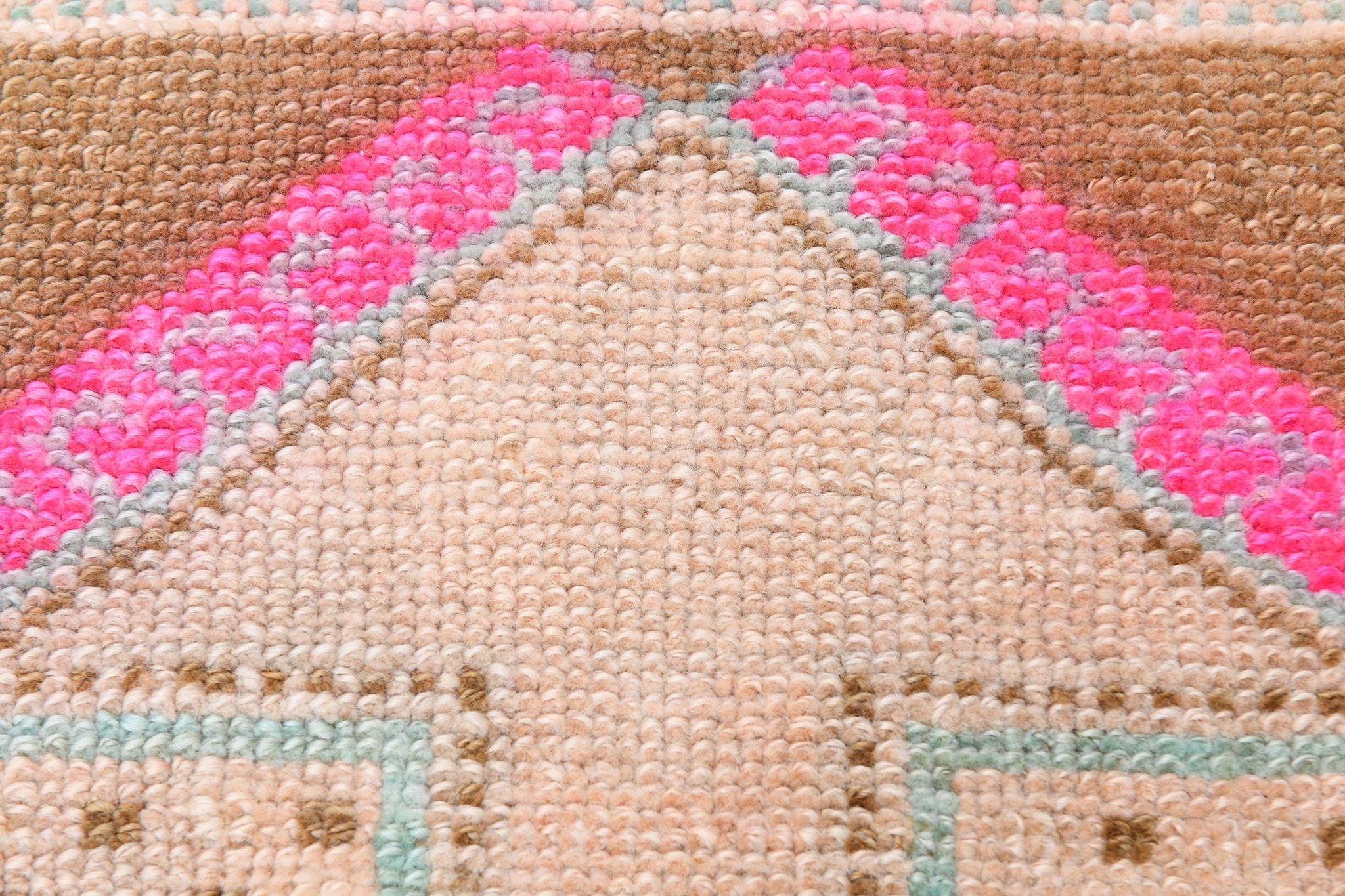Tapis  vintage en laine fait à la main