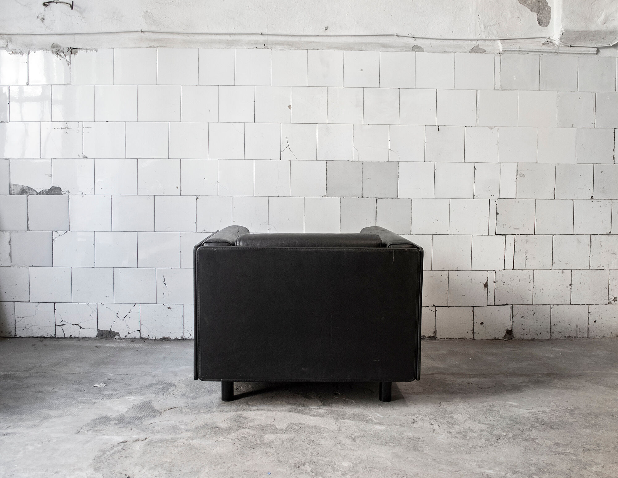 Pair of leather and leather armchairs by Zanotta Italia Anni '80