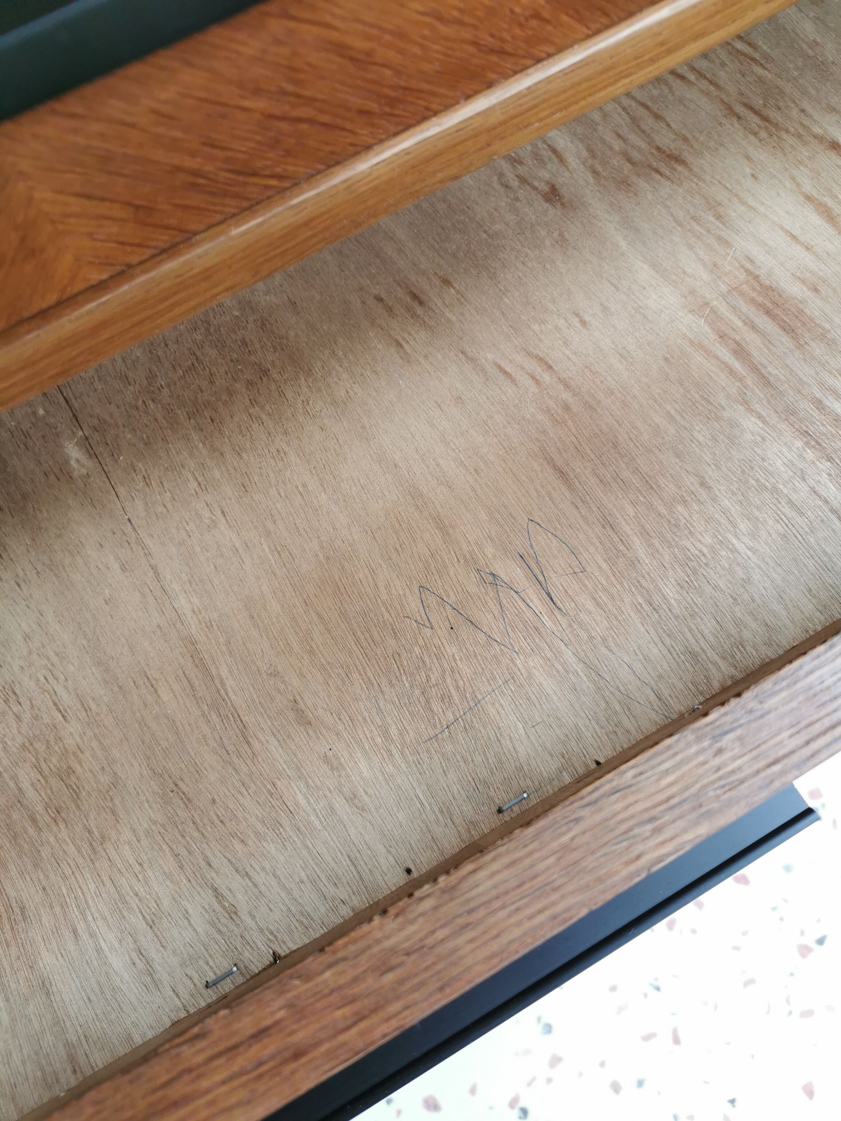 Oak chest of drawers