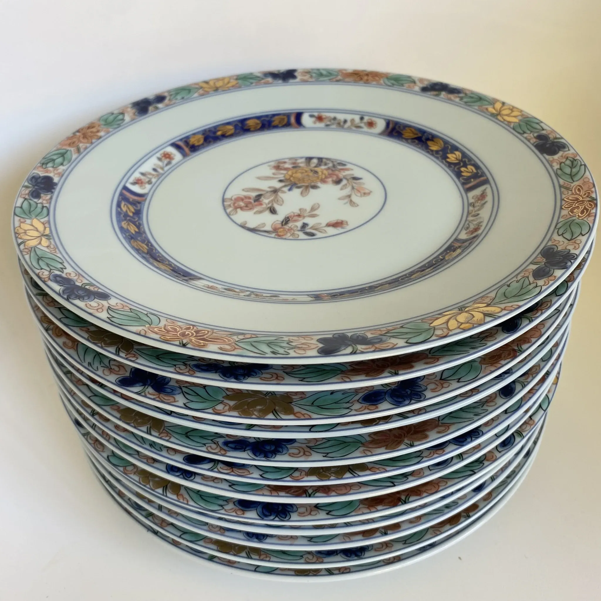 Flat dessert plates
