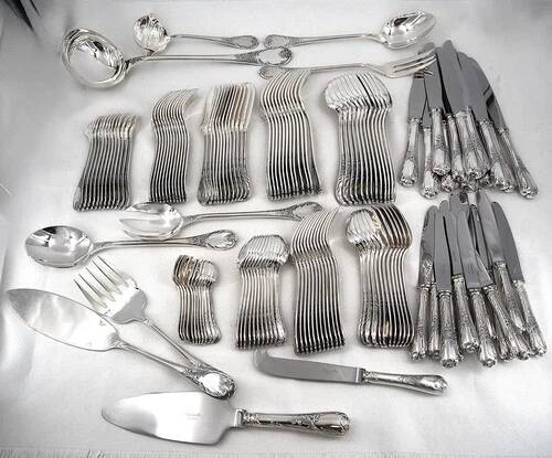 Christofle Marly cutlery set of 142 pieces, silver-plated, in excellent condition, new box.