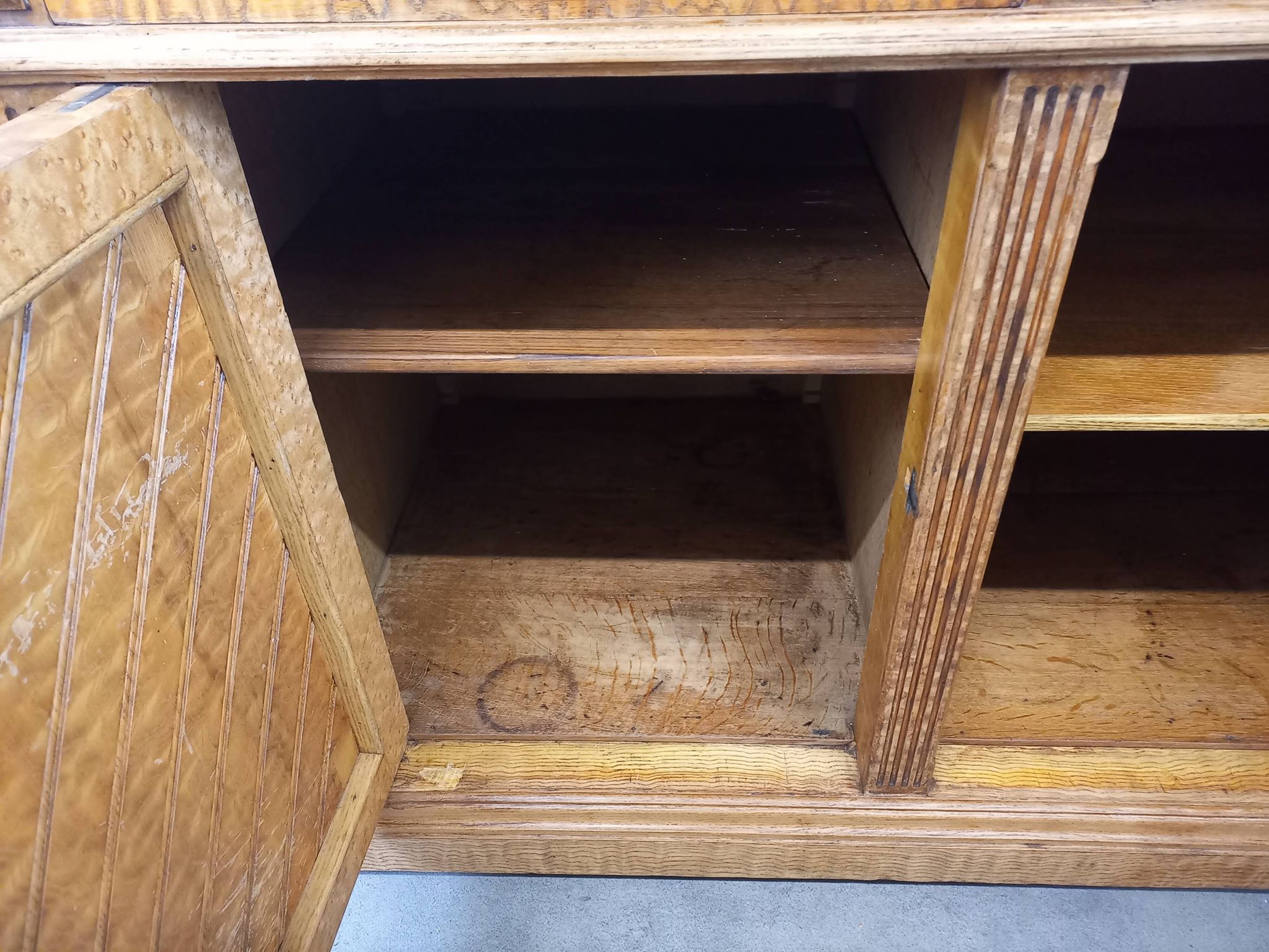 Marble top store bank