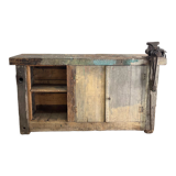 Workshop establishment with doors