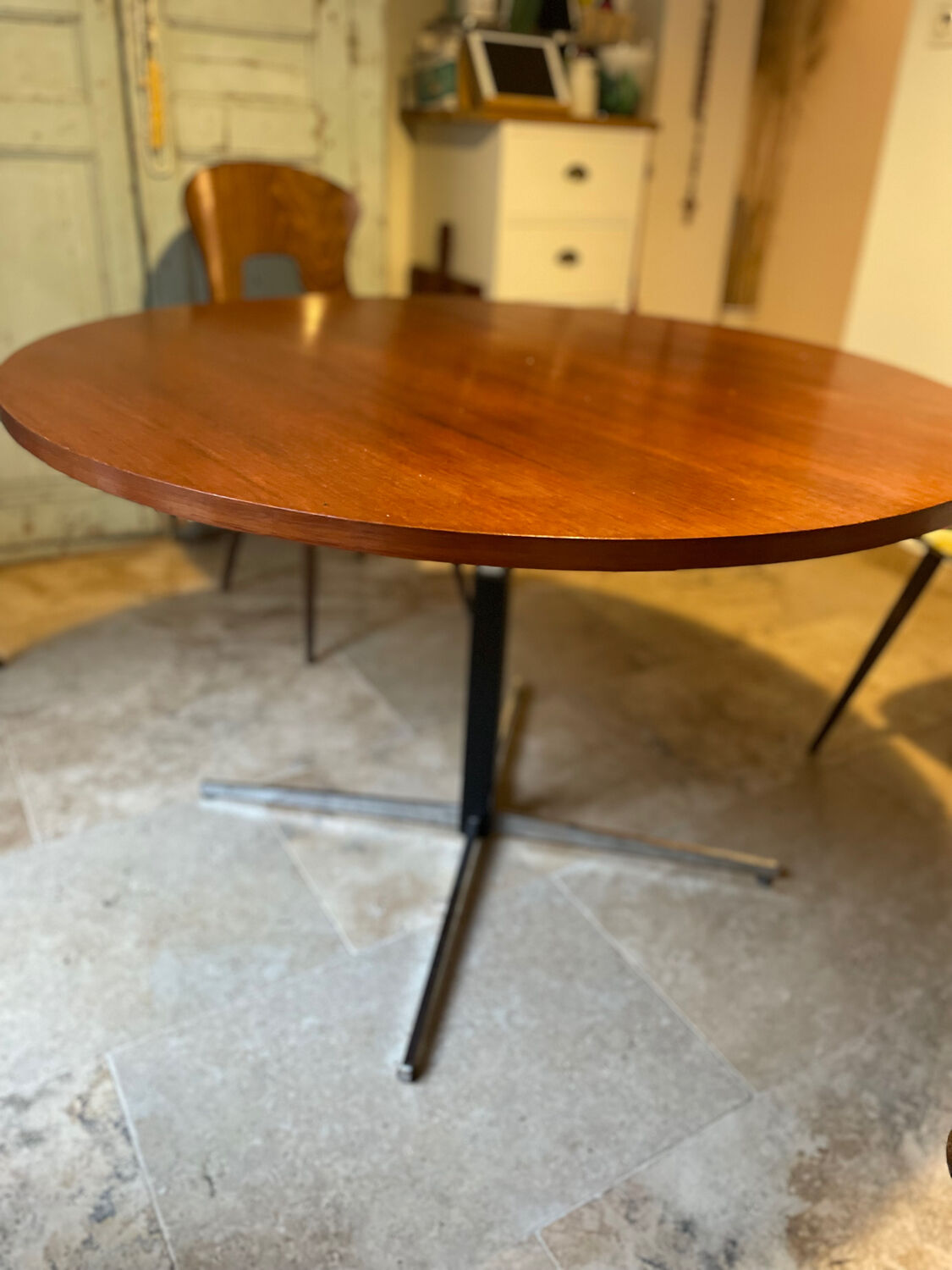 1 low and high table by the manufacturer Wilhelm Renz from the years.