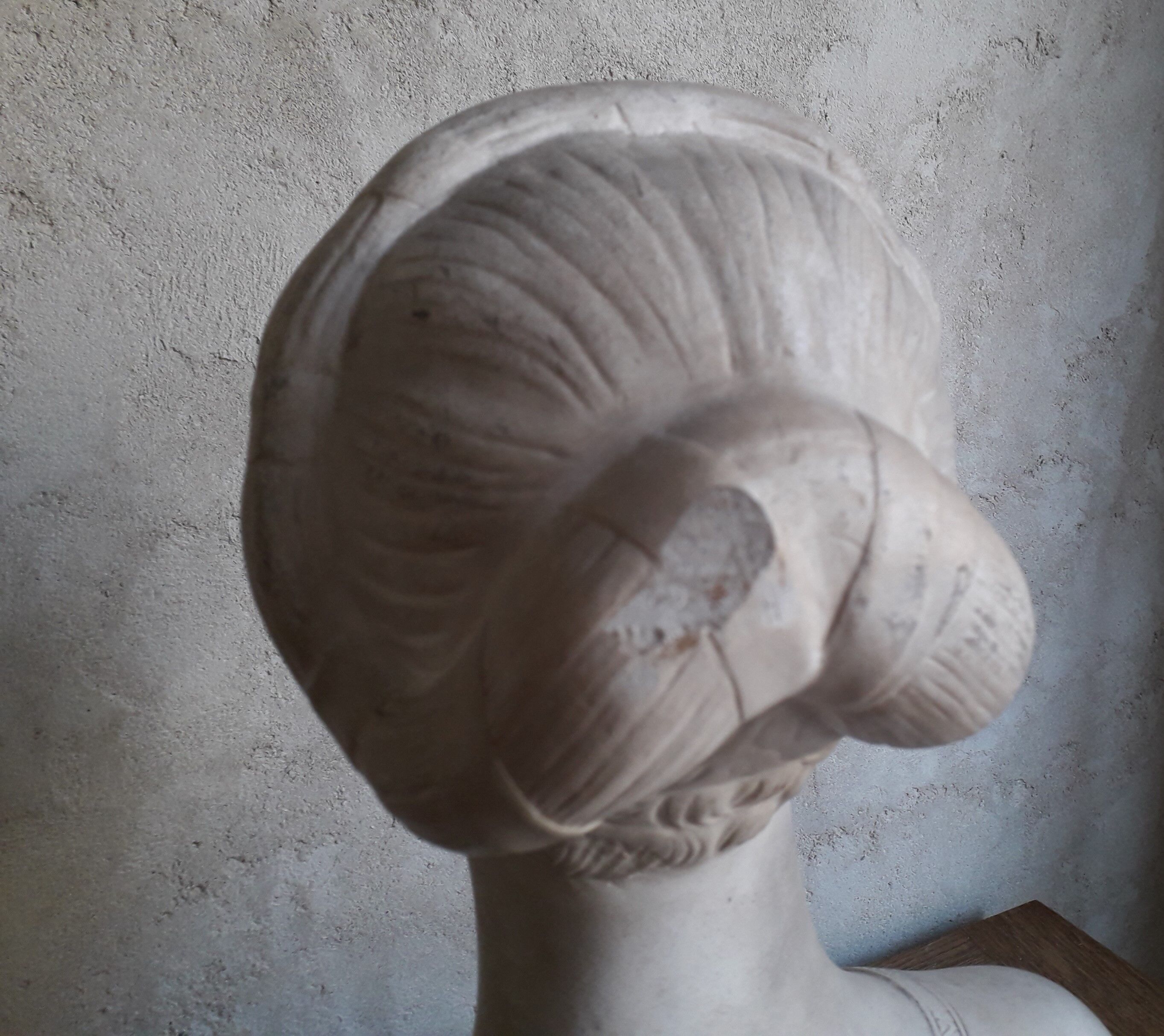 Buste en plâtre de femme ateliers du Louvre