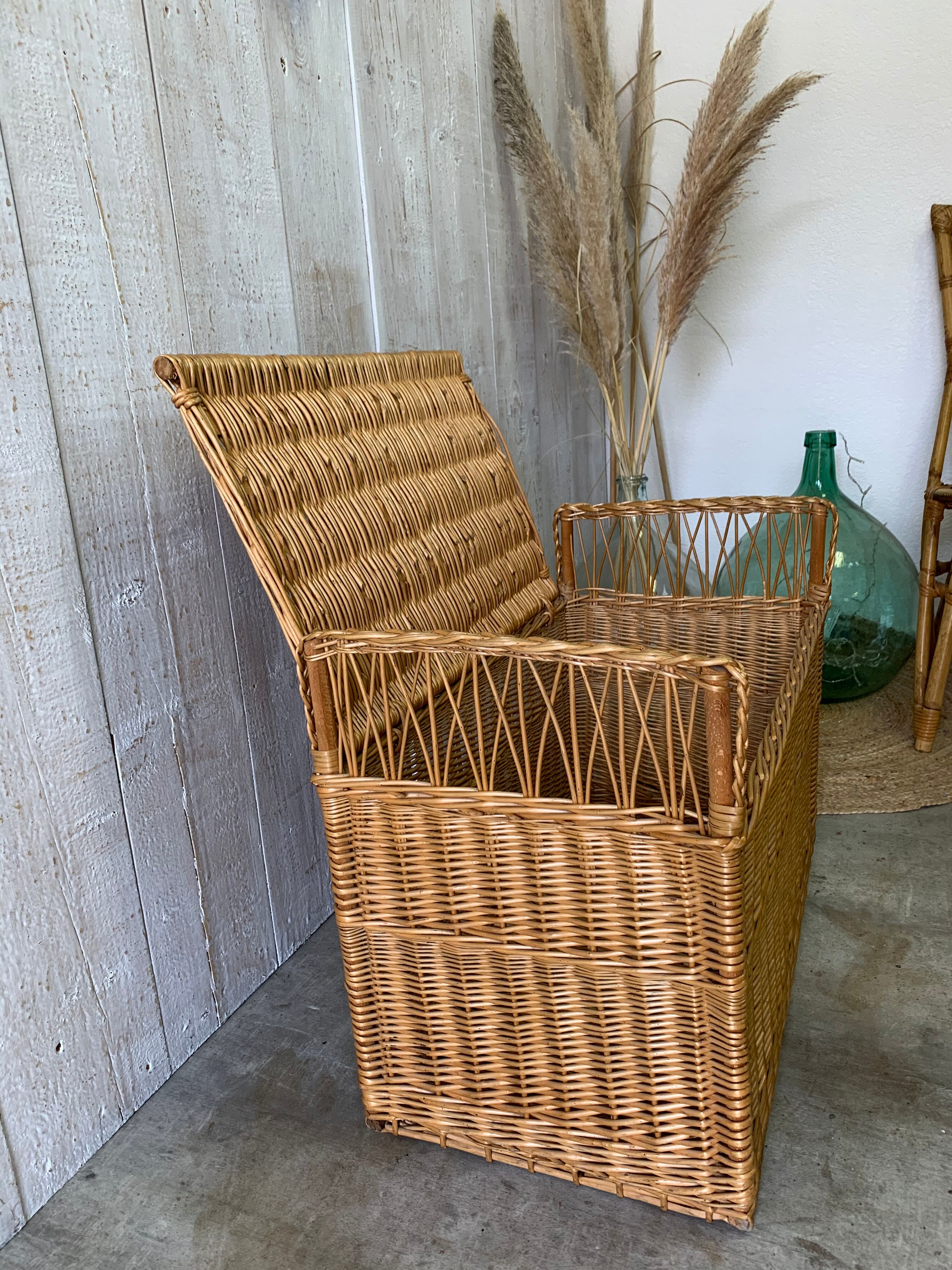 Wicker trunk/bench