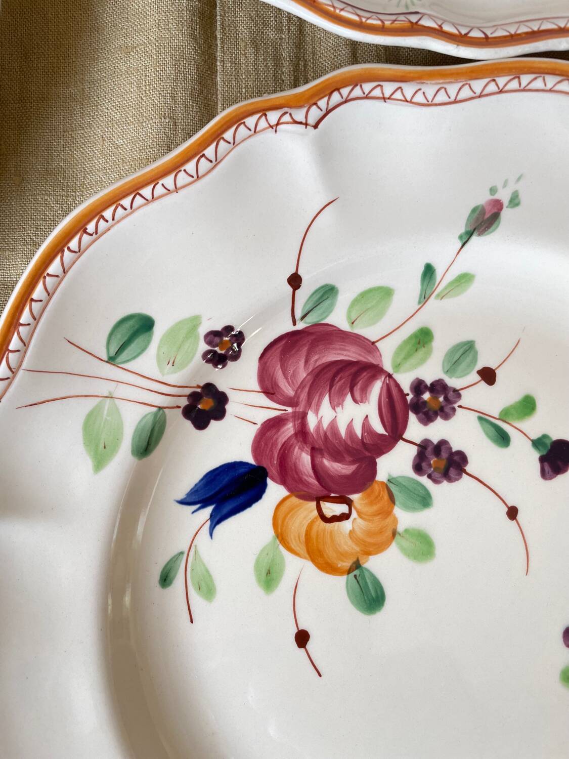 6 Plates and Dish with painted flowers Manufacture de Longchamp Model Monaco 1960s