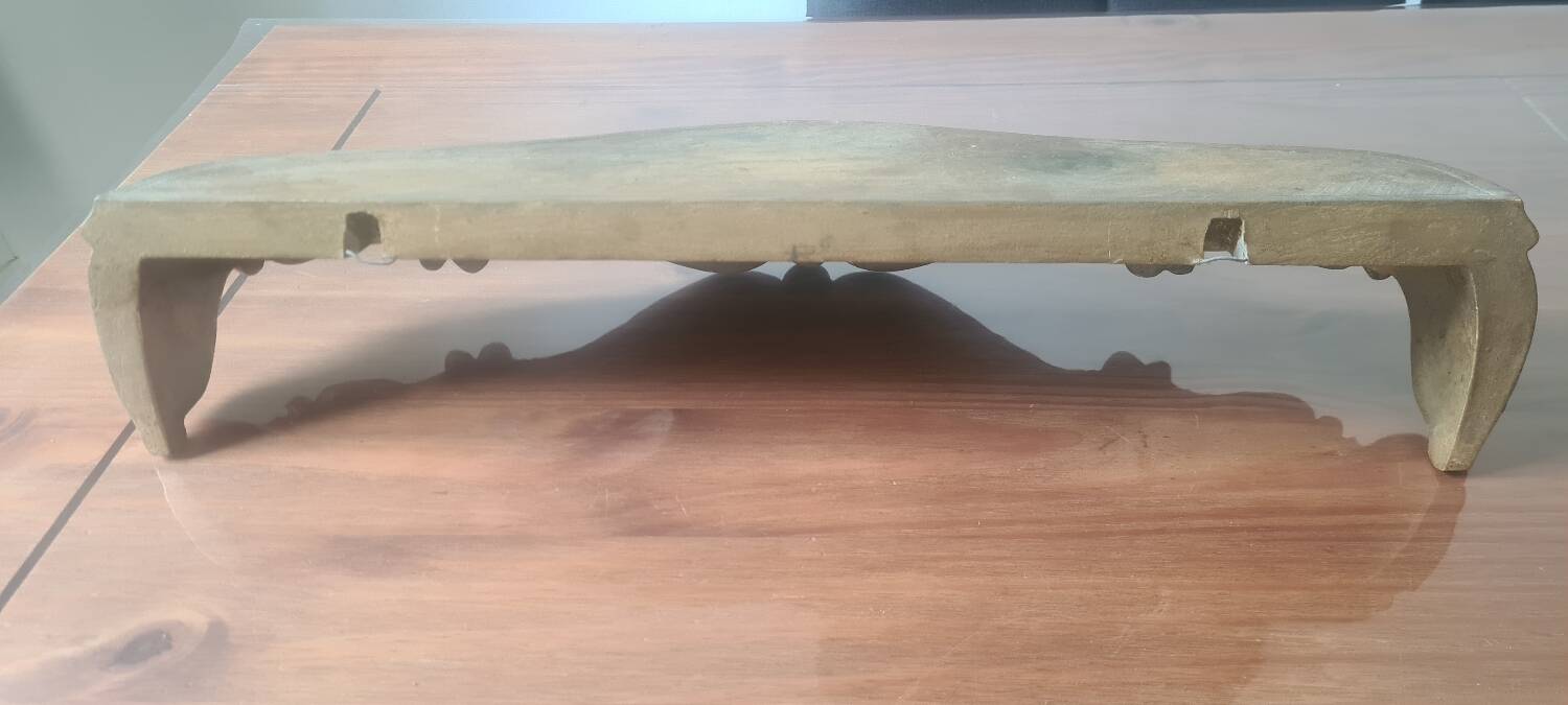 Shelf in wood and gold paint