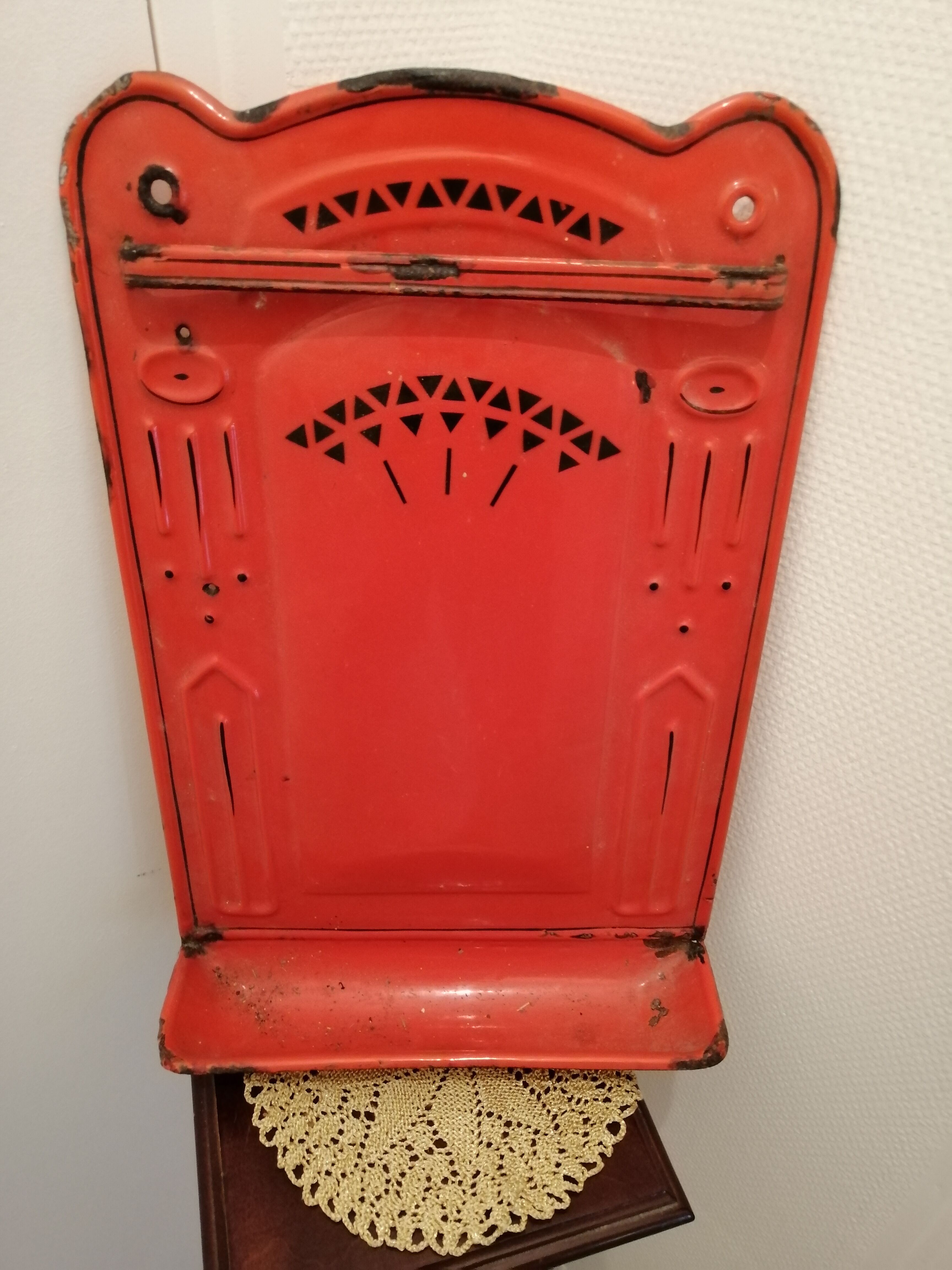 Old utensil holder drain