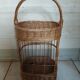 Panier porte bouteilles ancien en rotin