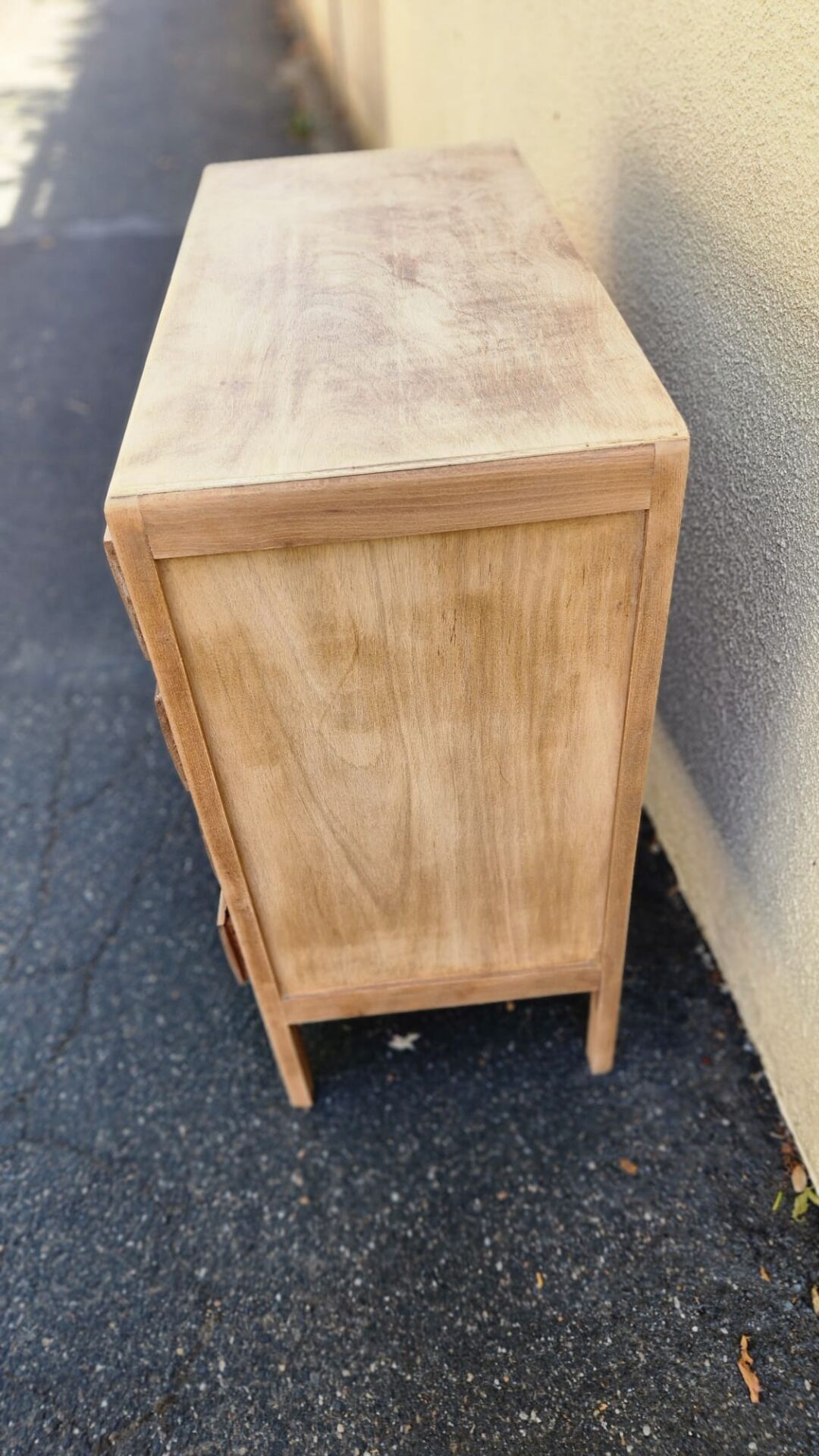 Very pretty stripped and sanded vintage chest of drawers with 4 drawers from the 1960s-1970s.
