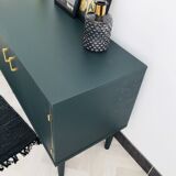 Green Scandinavian row