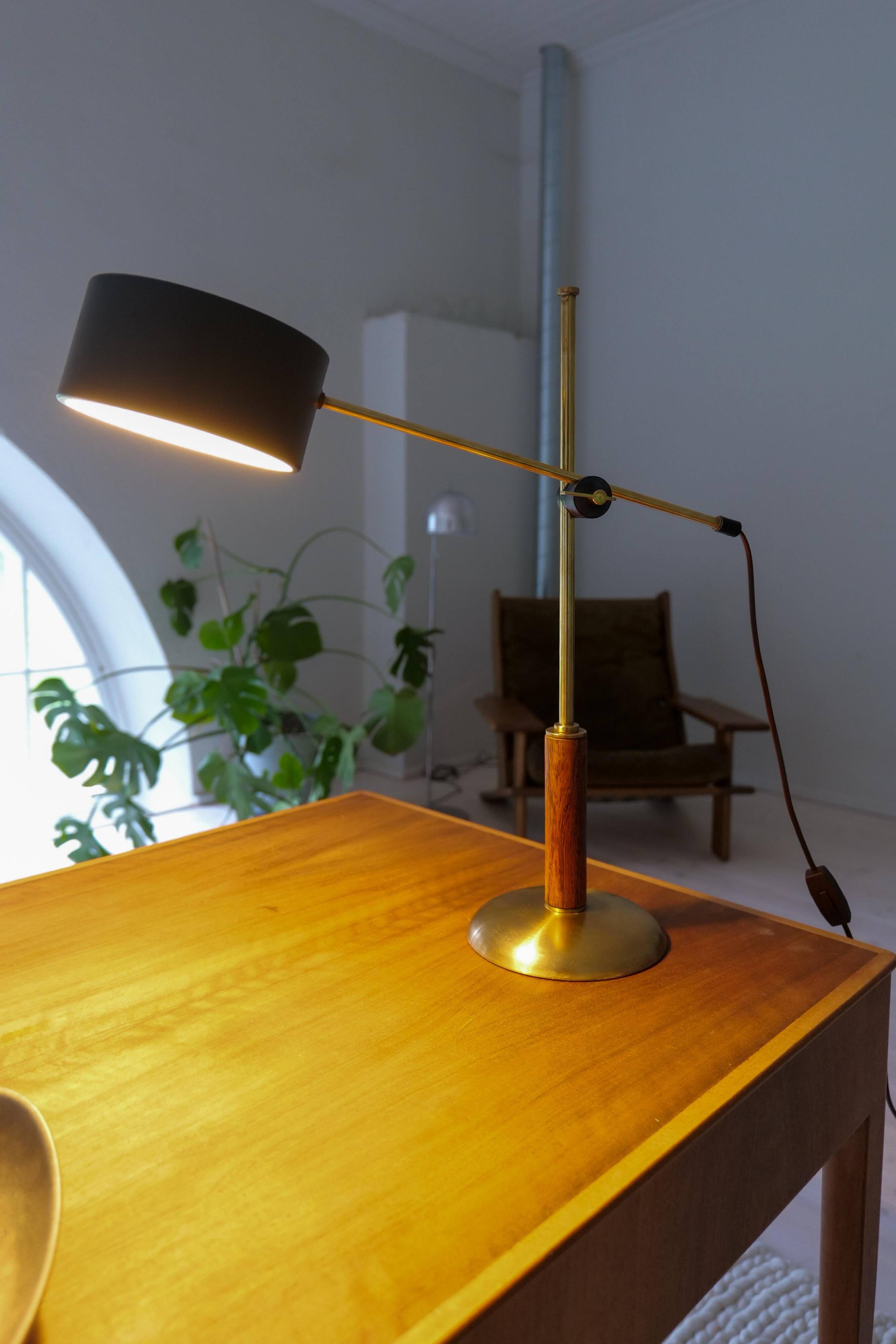 Mid-century modern table lamp in brass and walnut, rare by Einar Bäckström, Sweden.