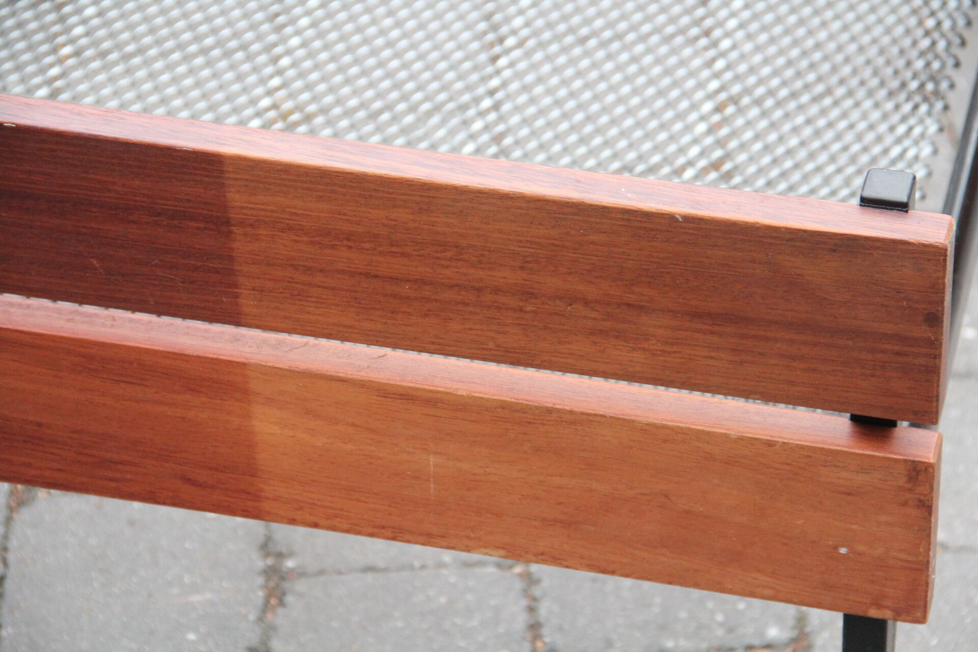 Bed in teak