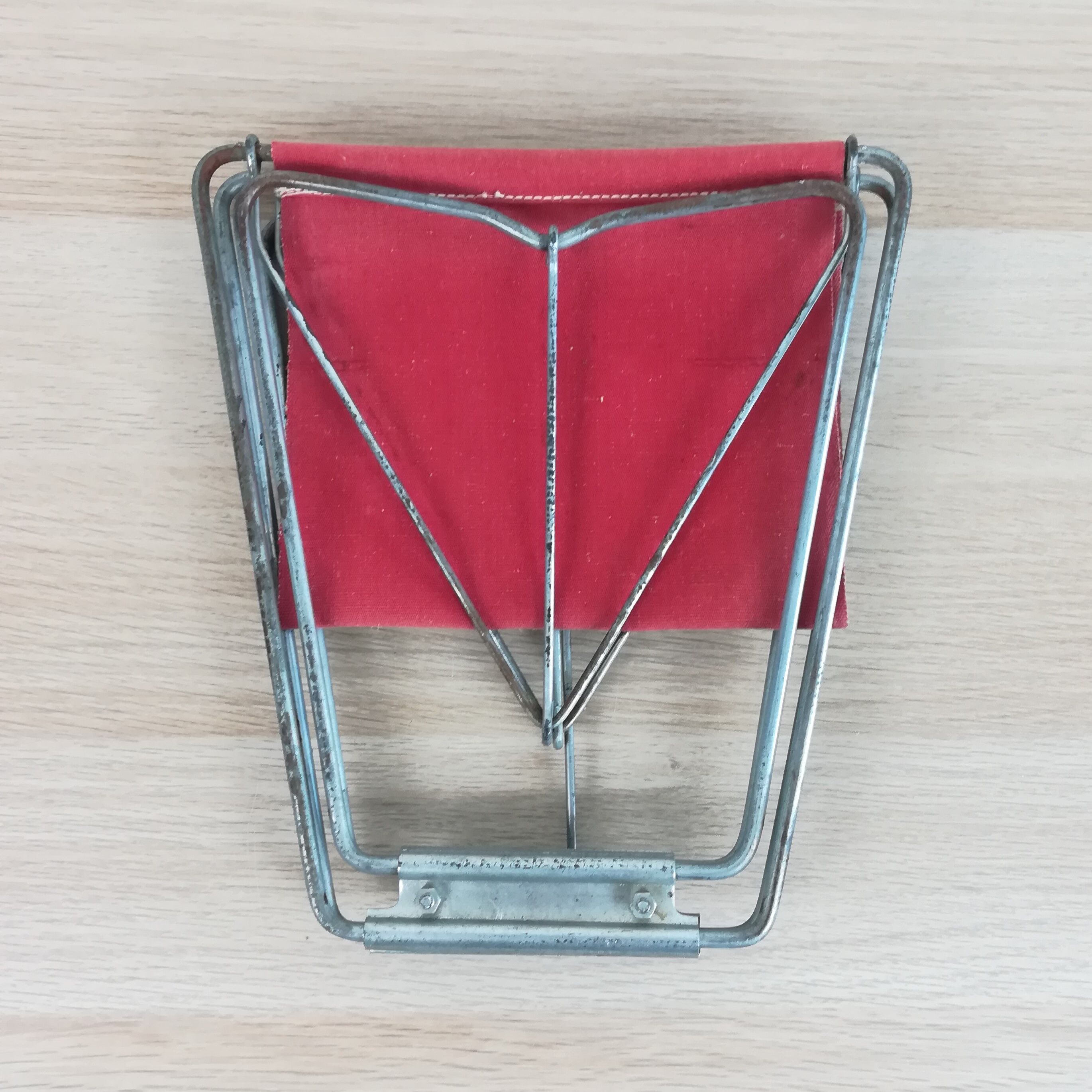 Folding camping seat