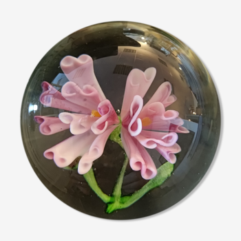 Sulphide paperweight flower