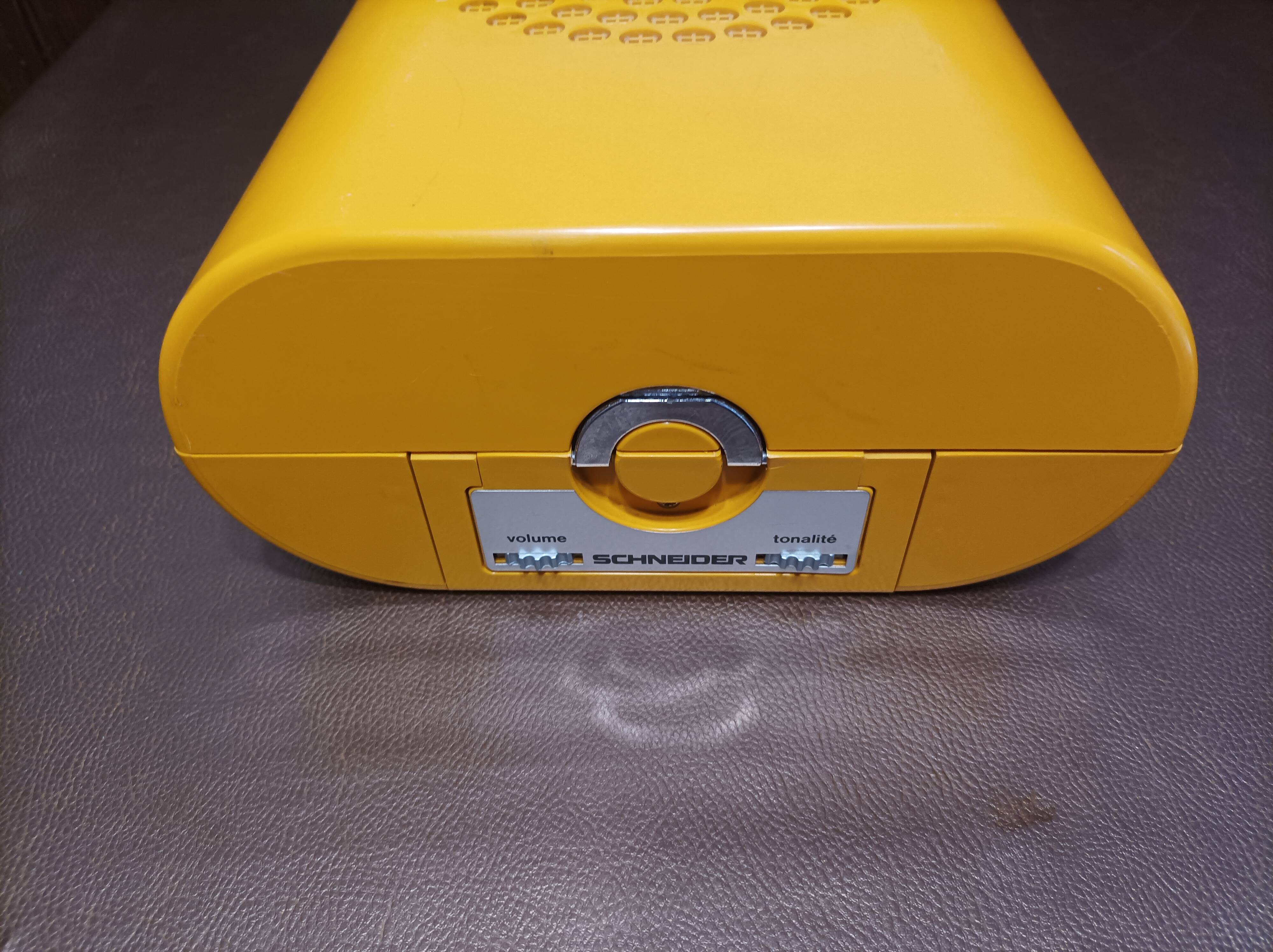 Schneider SE 210 Vintage portable record player