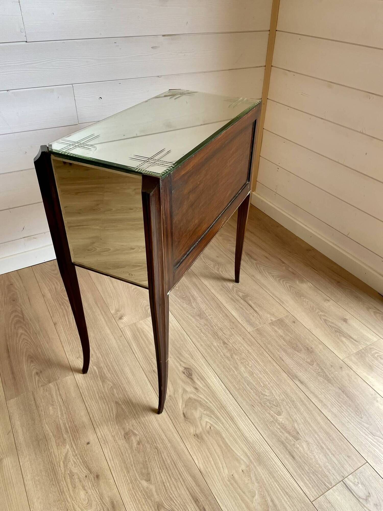 Small entrance chest of drawers or antique bedside table with engraved mirror.