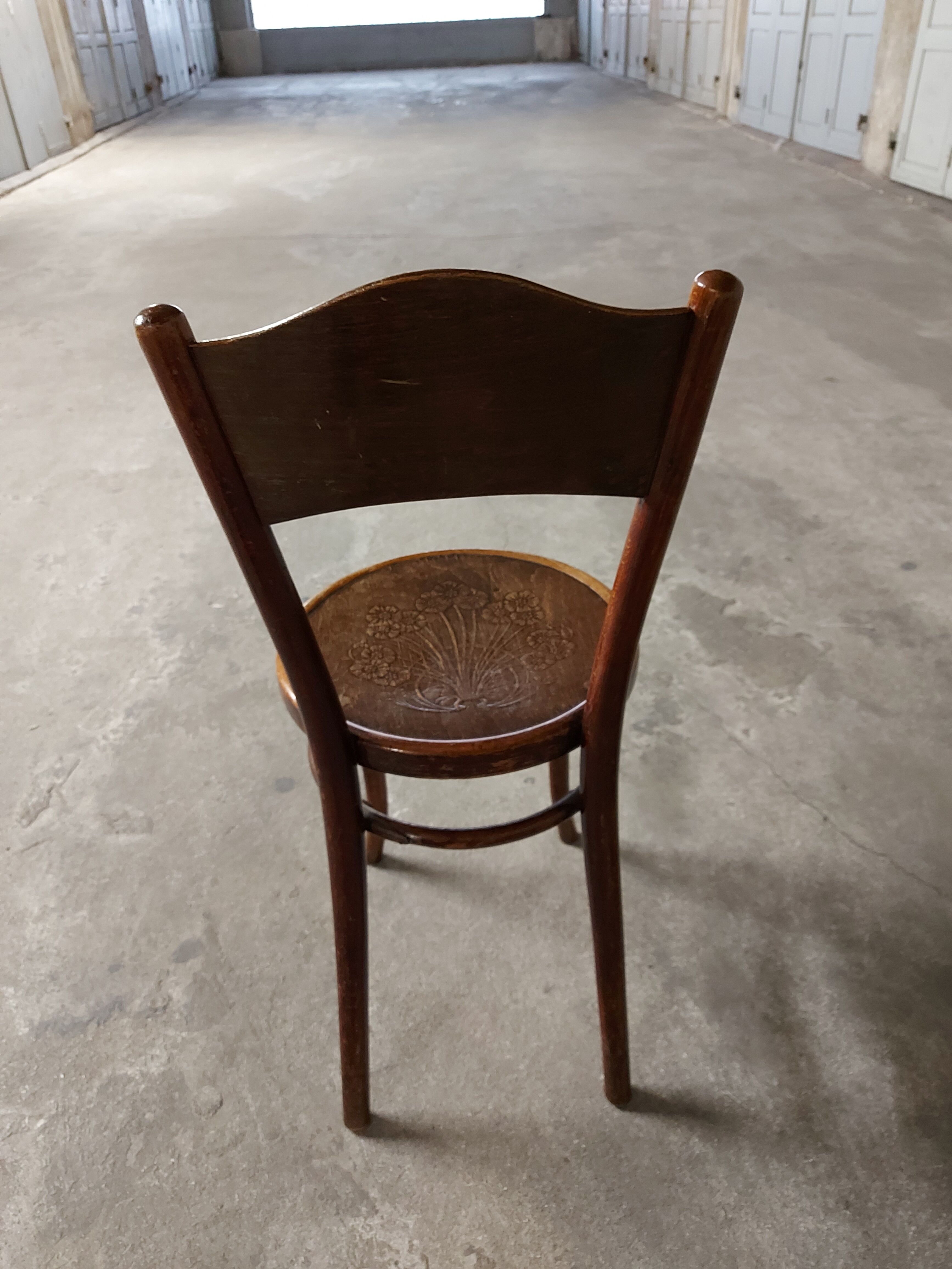 Chaise de bistrot art nouveau
