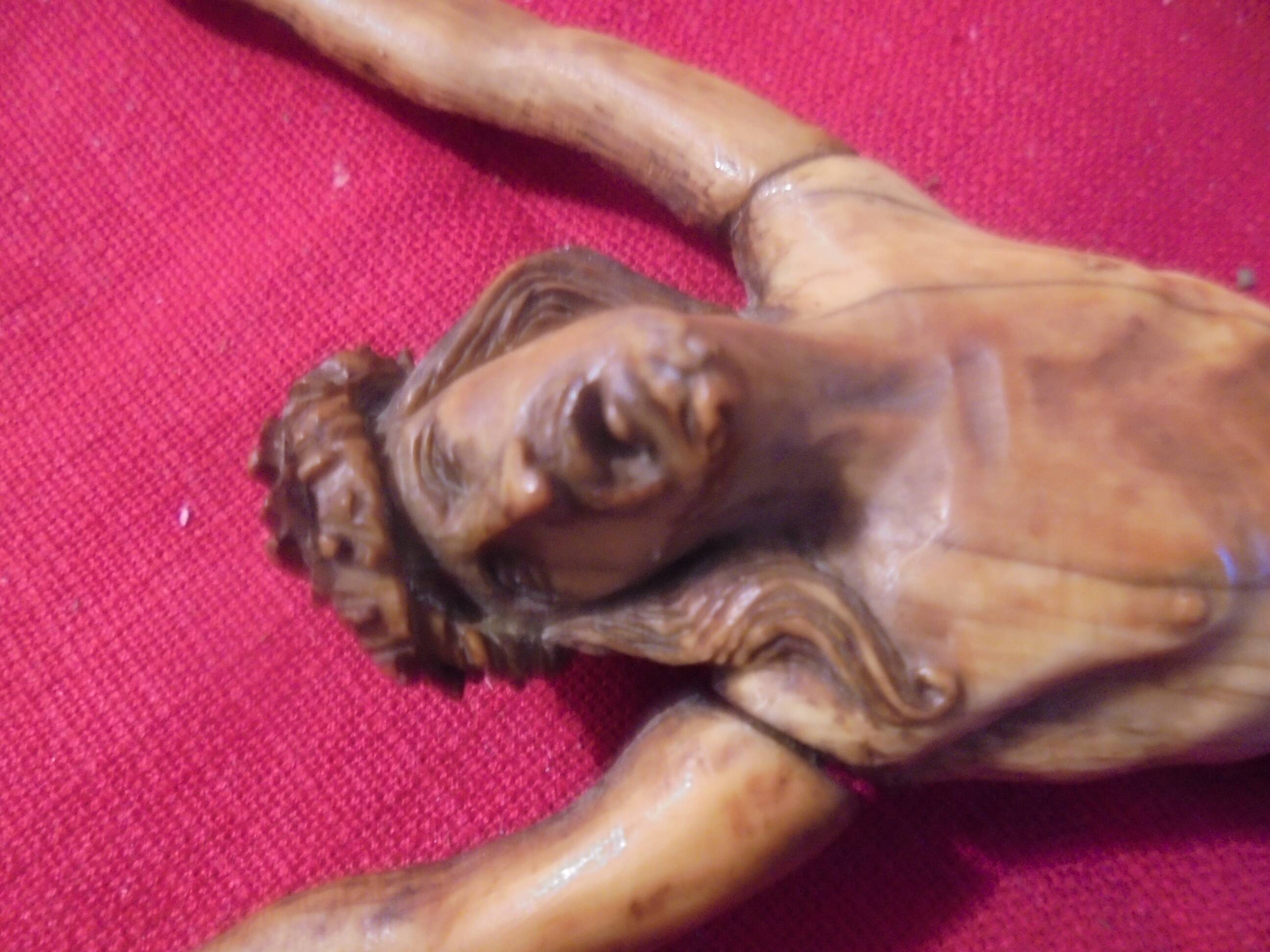 Dieppe bone crucifix xvii/ xviii