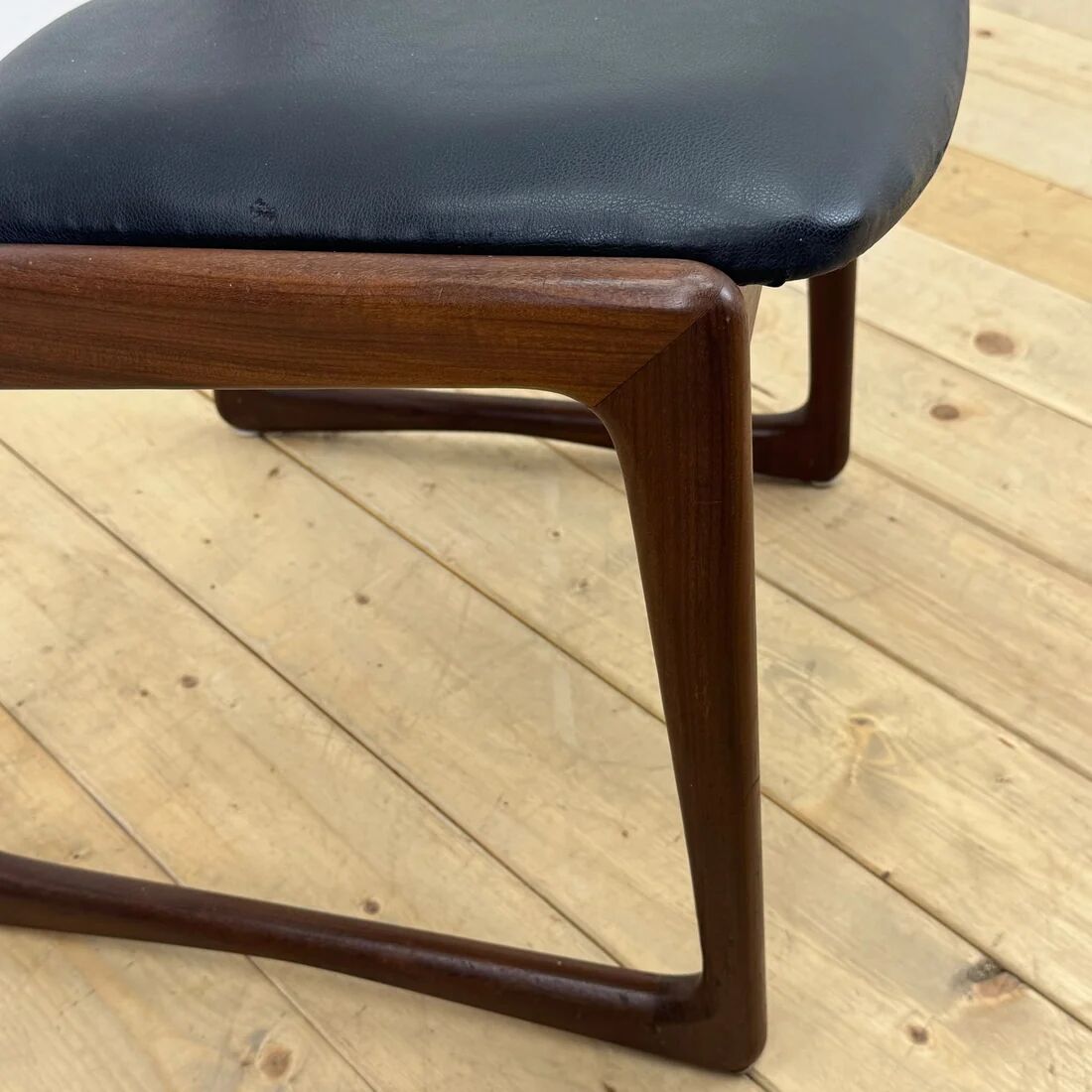 Chaise en teck rembourrée, années 1960