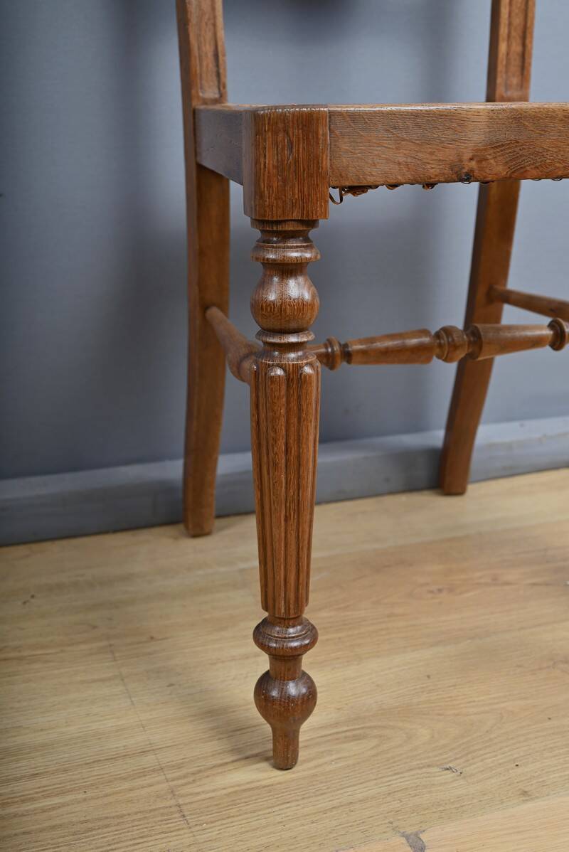Set of 5 solid oak chairs, Louis Philippe period – 2nd half of the 19th century.