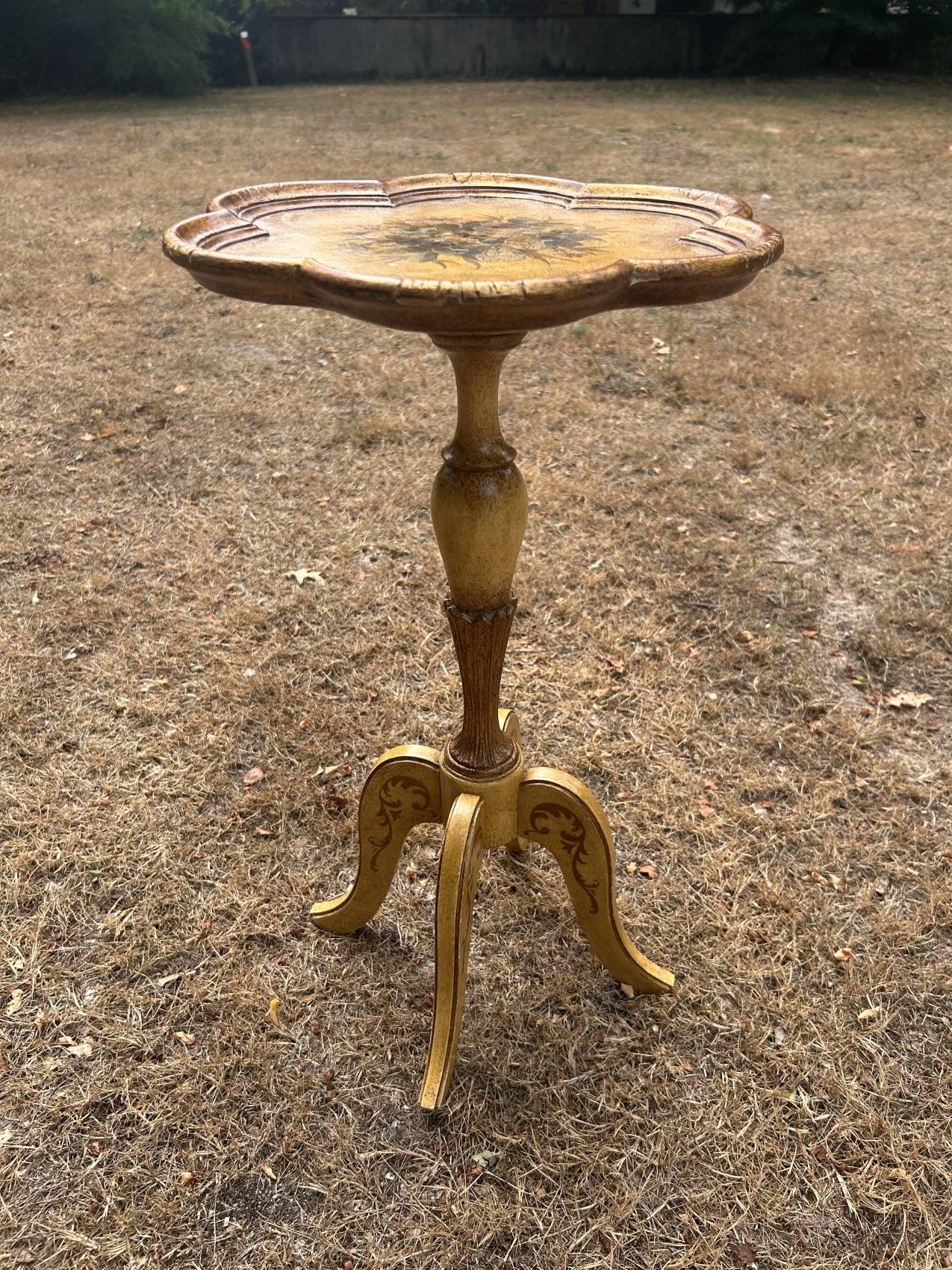Florentine side table in gilded wood – Italy, 1950s-1960s, unusual and full of poetry.