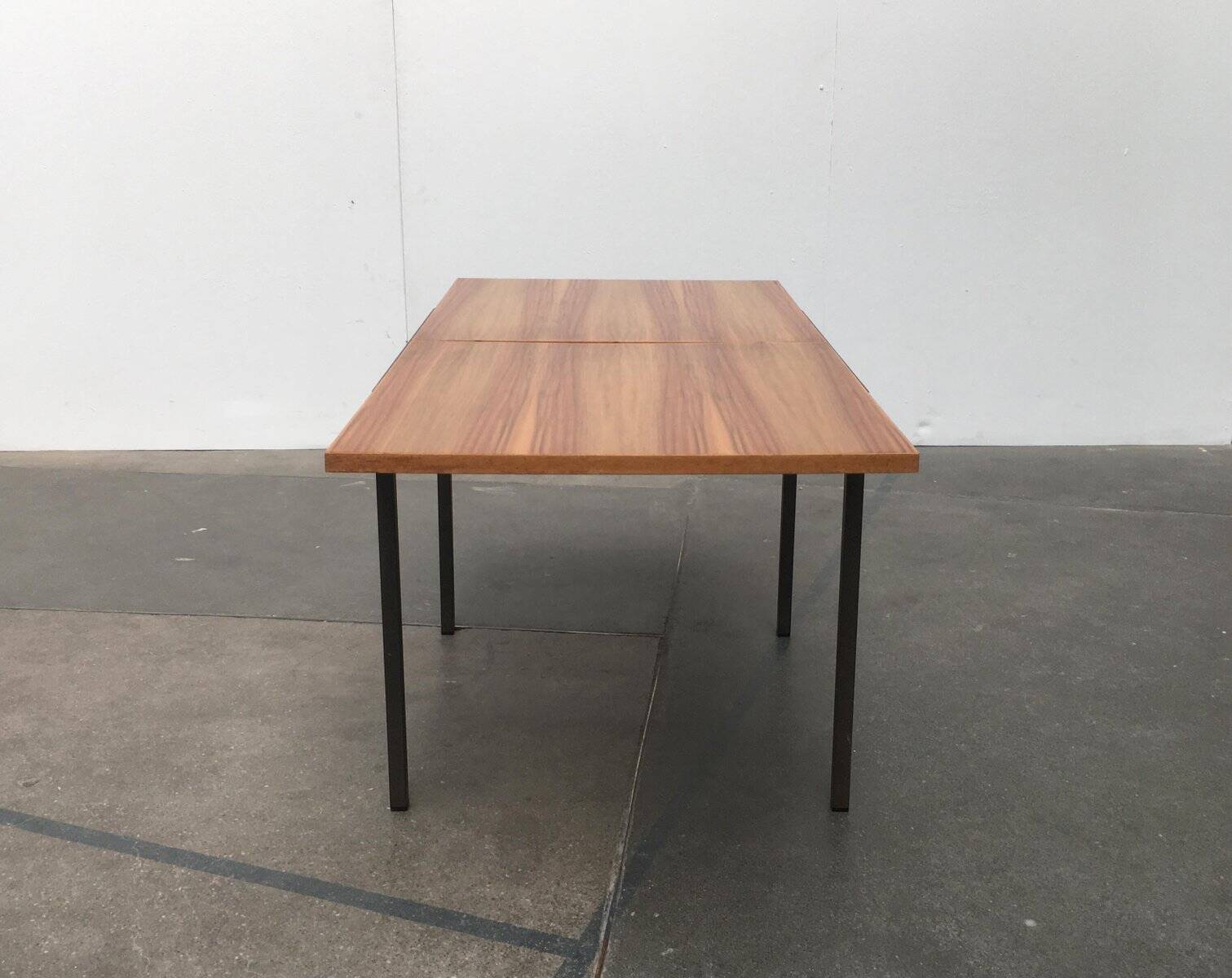 Mid-century minimalist convertible side table model T-Angle by Florence Knoll for Knoll International, 1950s.