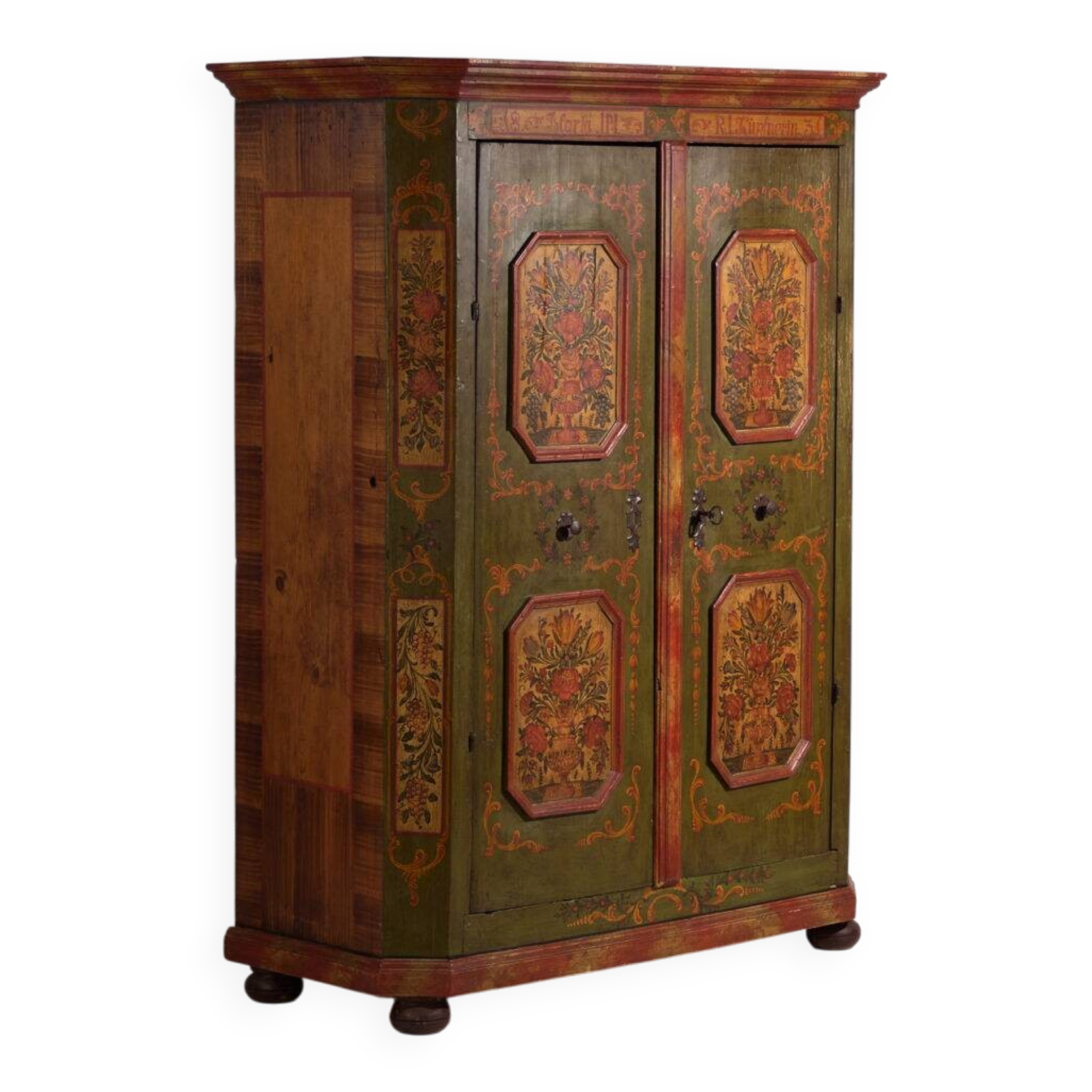 Armoire ancienne peinte en bois de pin – Austrie, 1831