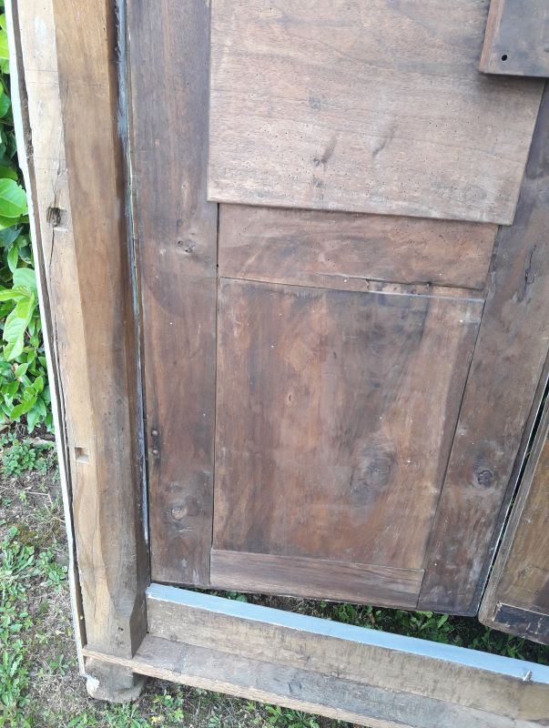 Lyon's 18th-18th-painted walnut façade rechampi