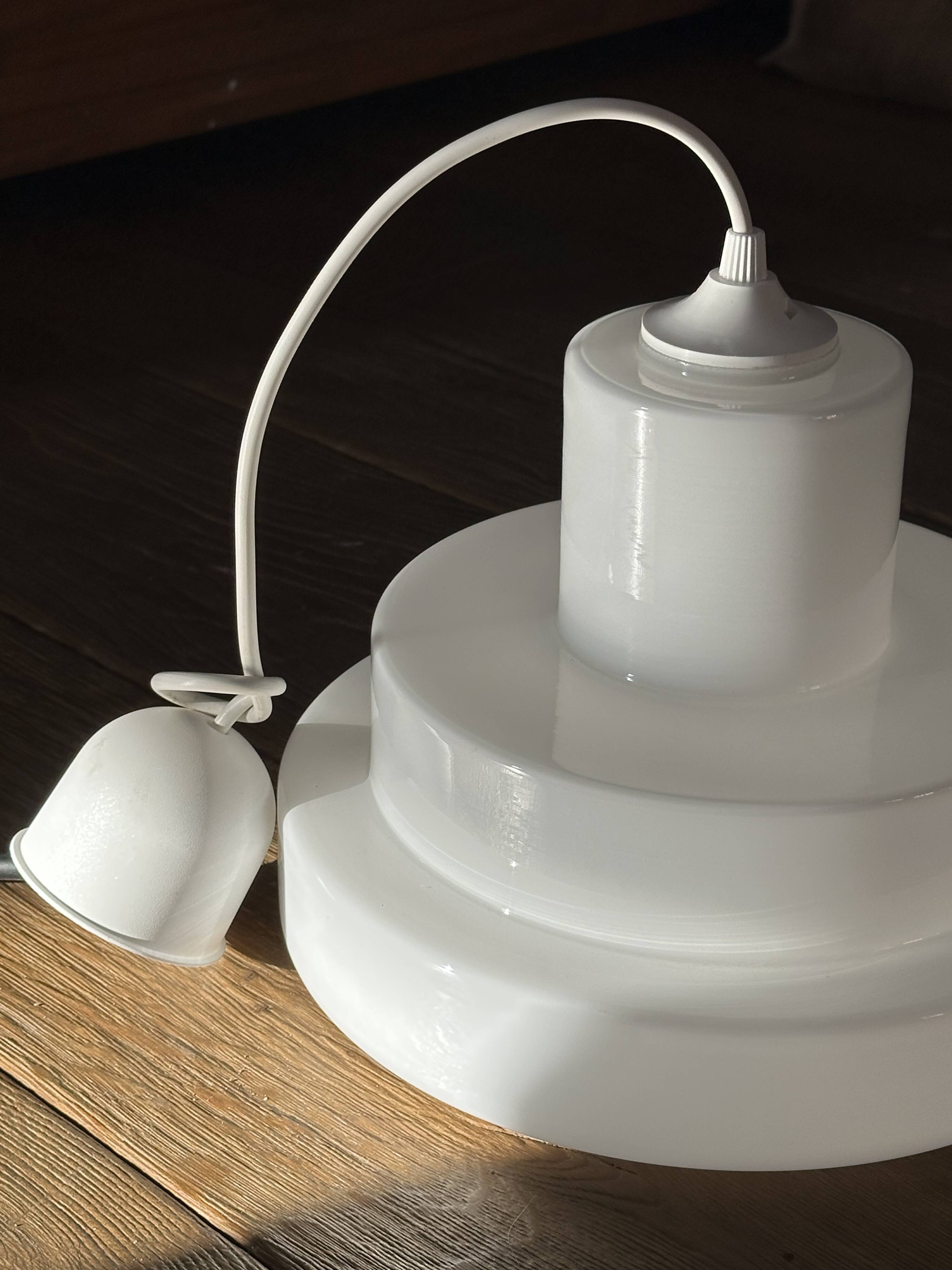 White vintage suspension – 70s style