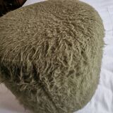 Deux poufs moumoute