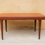 Expandable teak dining table