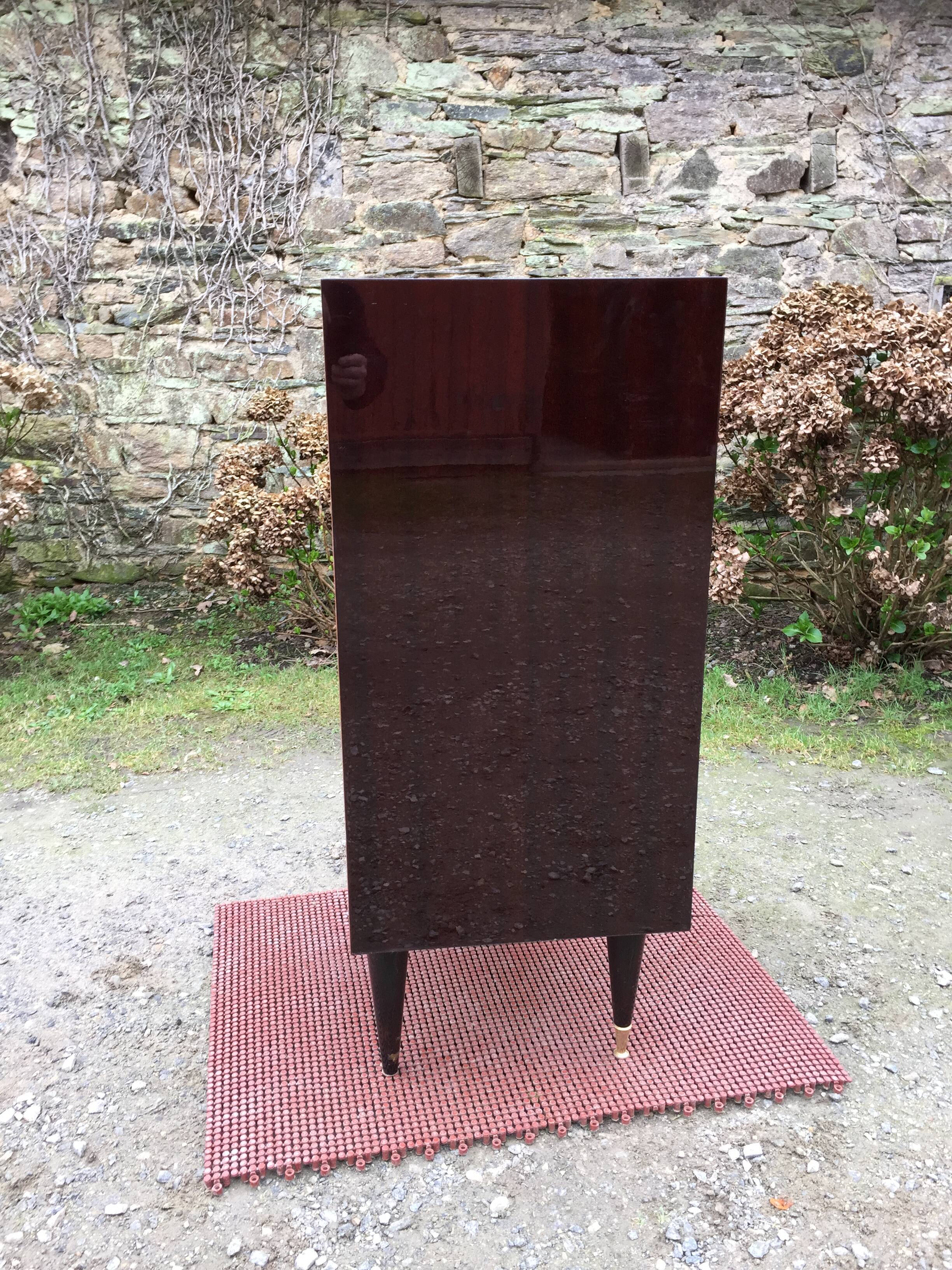 Vintage rag chest of drawers in varnished mahogany