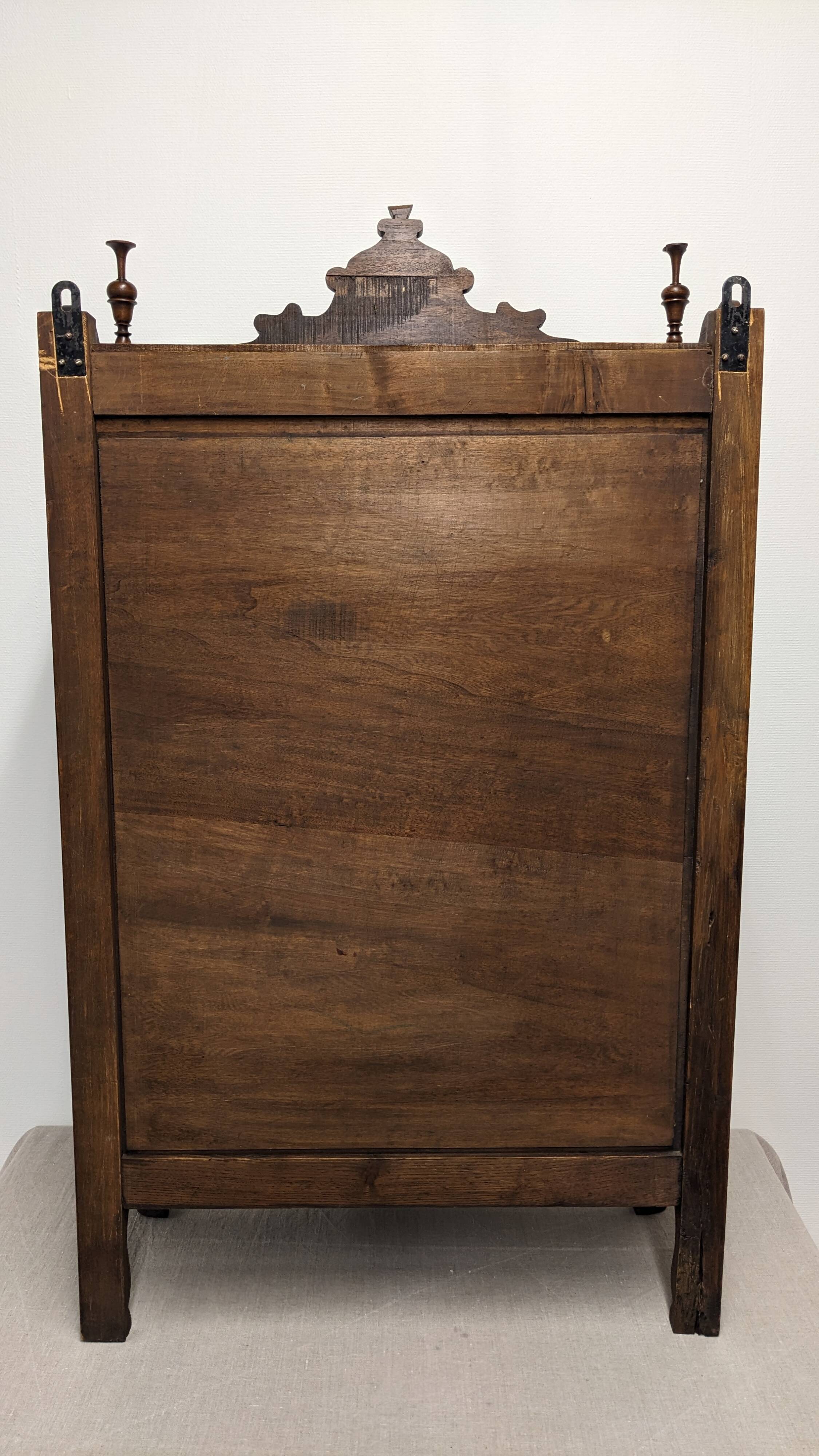 Etagère estagnier provençal de style Louis XV en noyer, France fin XIXème