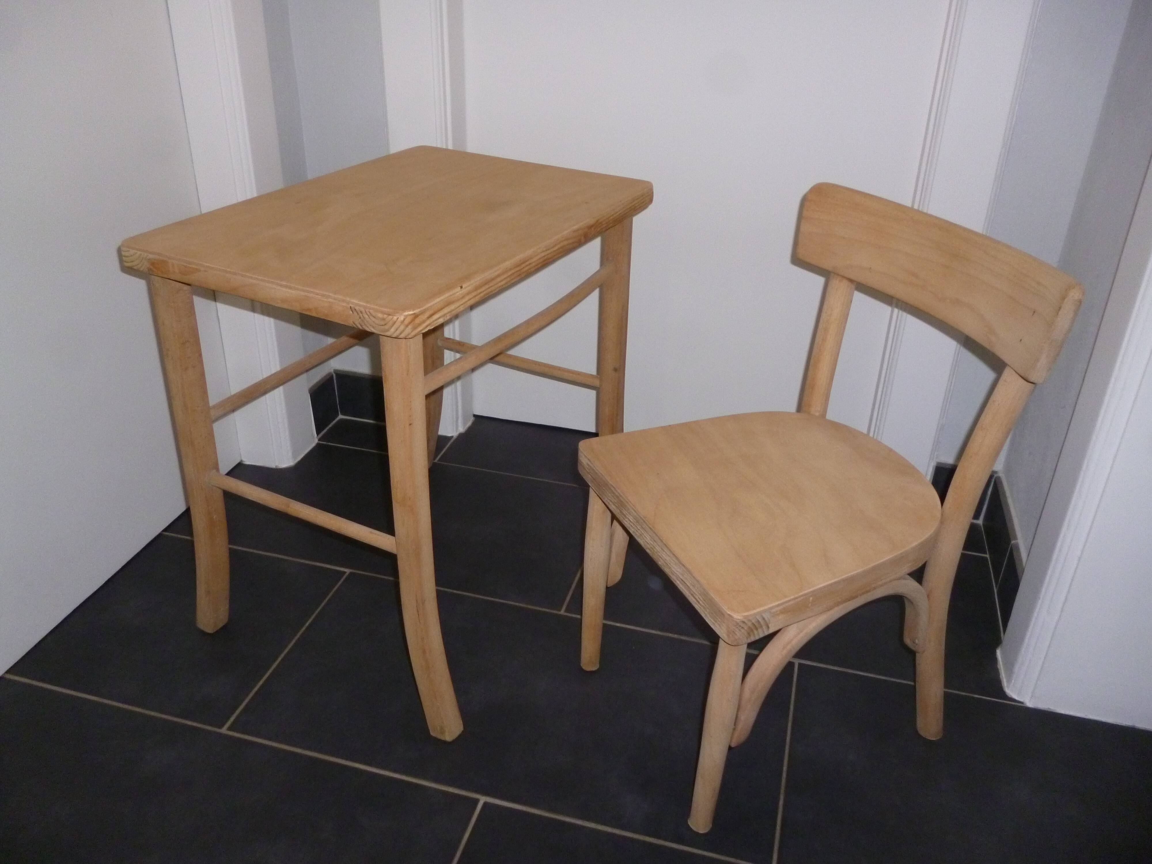 Child table and chair
