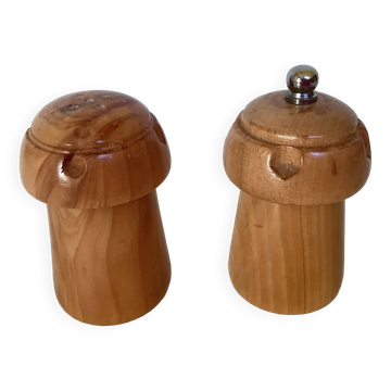 Salt and pepper shakers in wood shaped like a champagne cork.