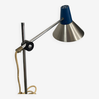 Metal articulated desk lamp