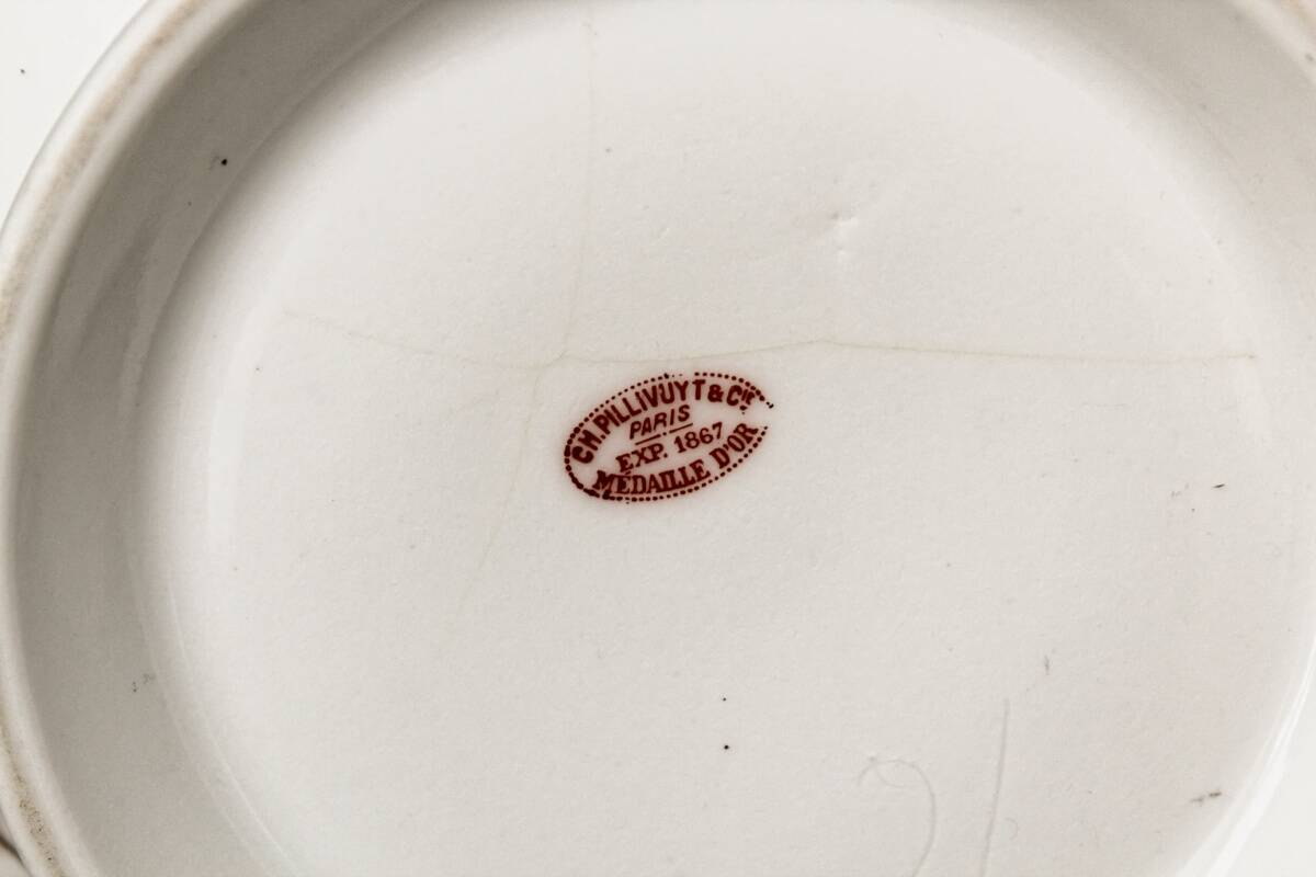 Pillivuyt porcelain tureen, gold medal 1867